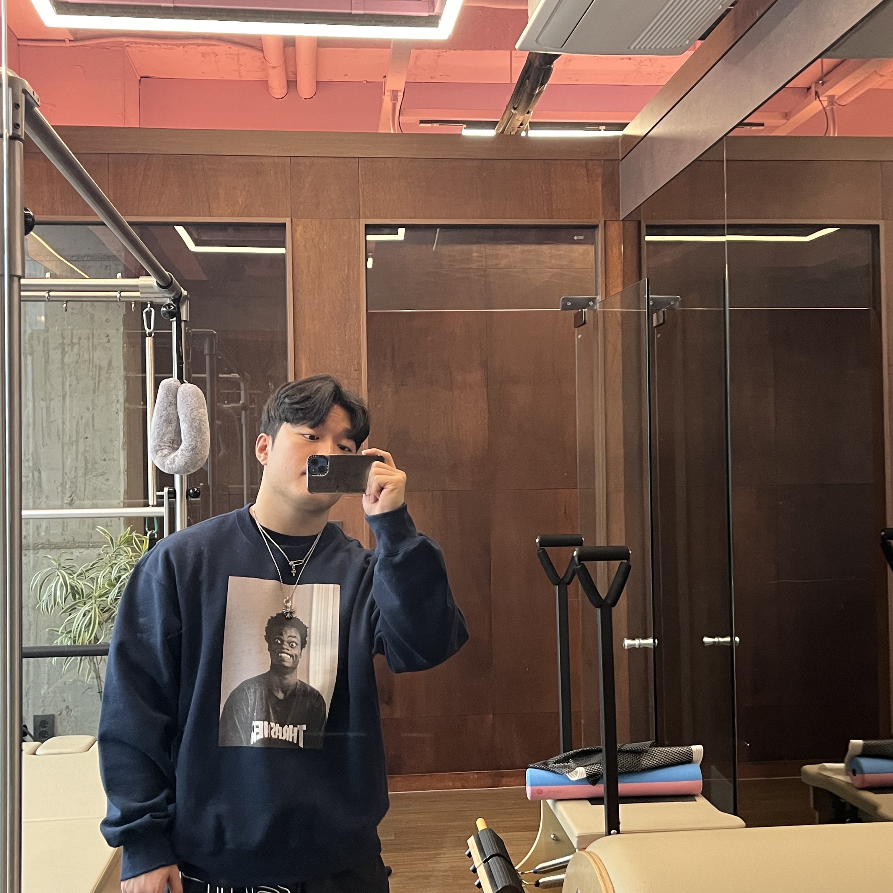 Supreme x Thrasher Crewneck Navy - 24FW 착용 스타일 - 2