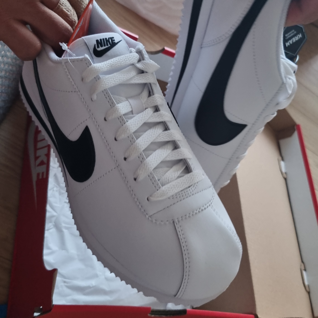 Nike Cortez White Black 착용 스타일 - 2