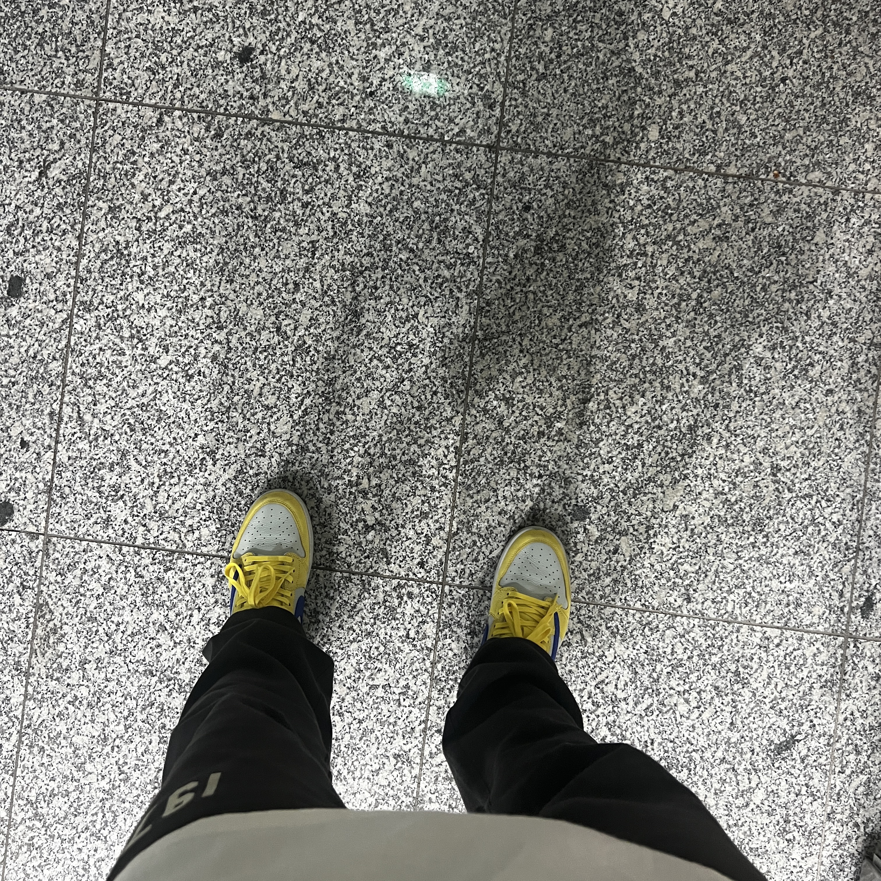 (W) Jordan 1 x Travis Scott Retro Low OG SP Canary 착용 스타일