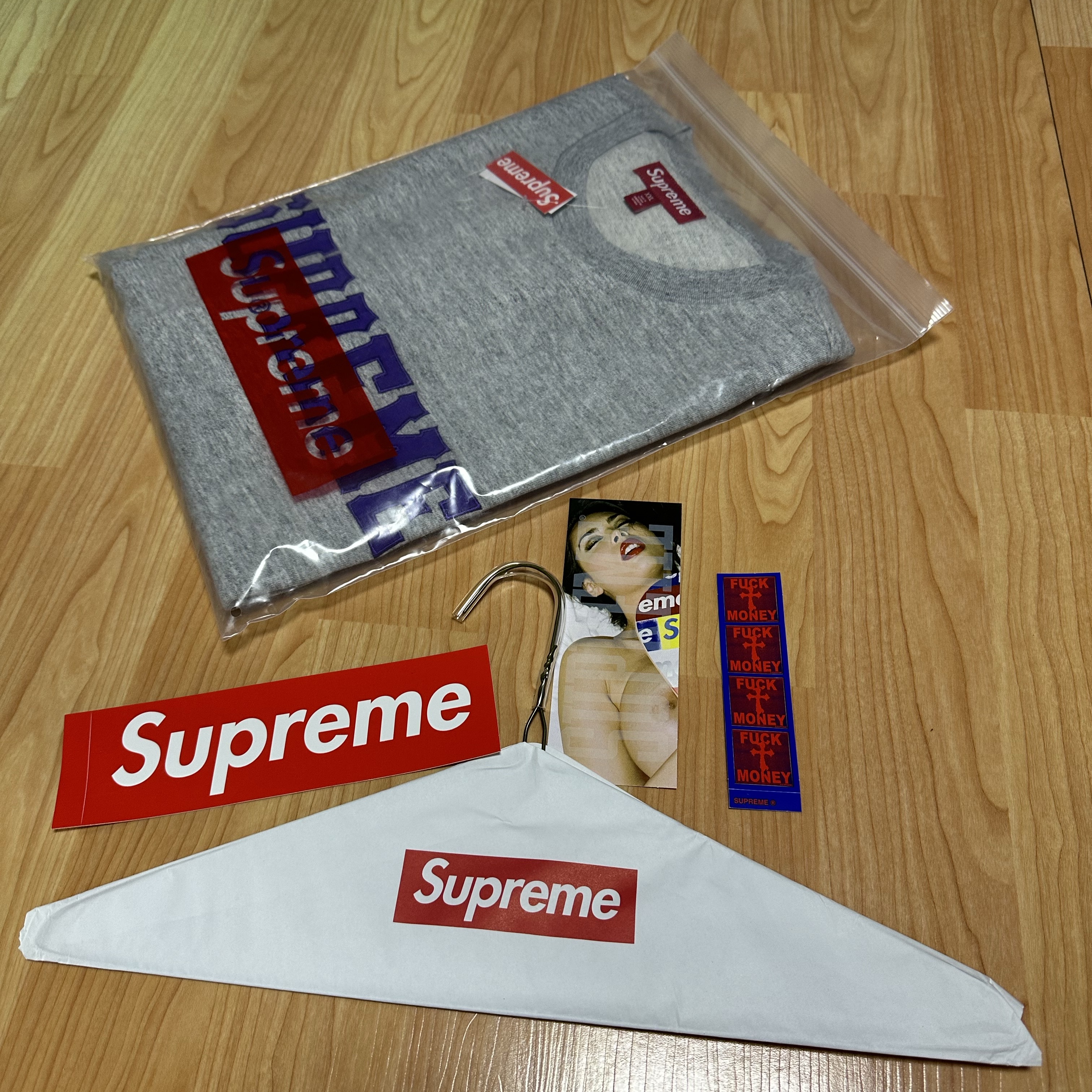 Supreme Twill Applique S/S Top Heather Grey - 24FW 착용 스타일