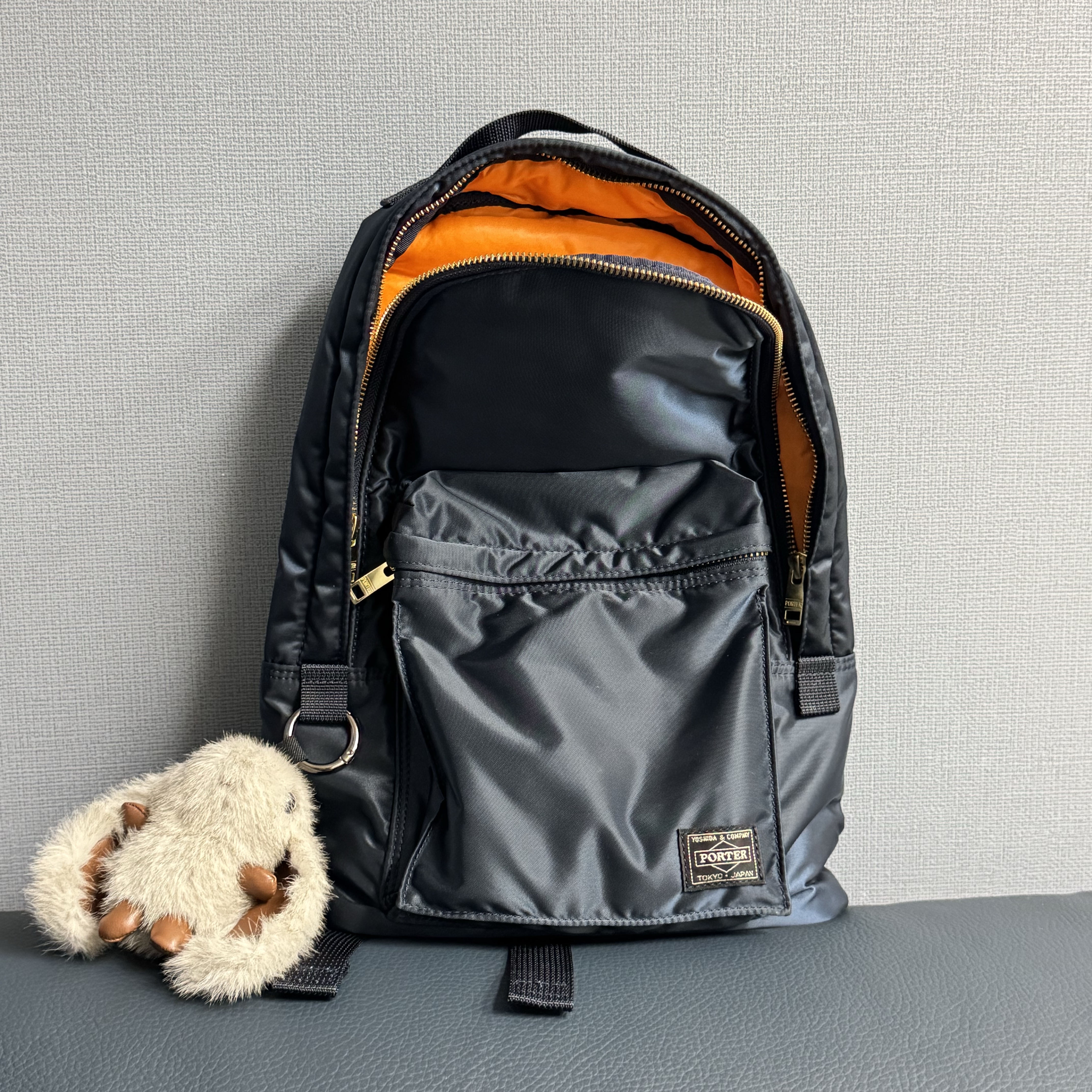 Porter Tanker Backpack Iron Blue 착용 스타일