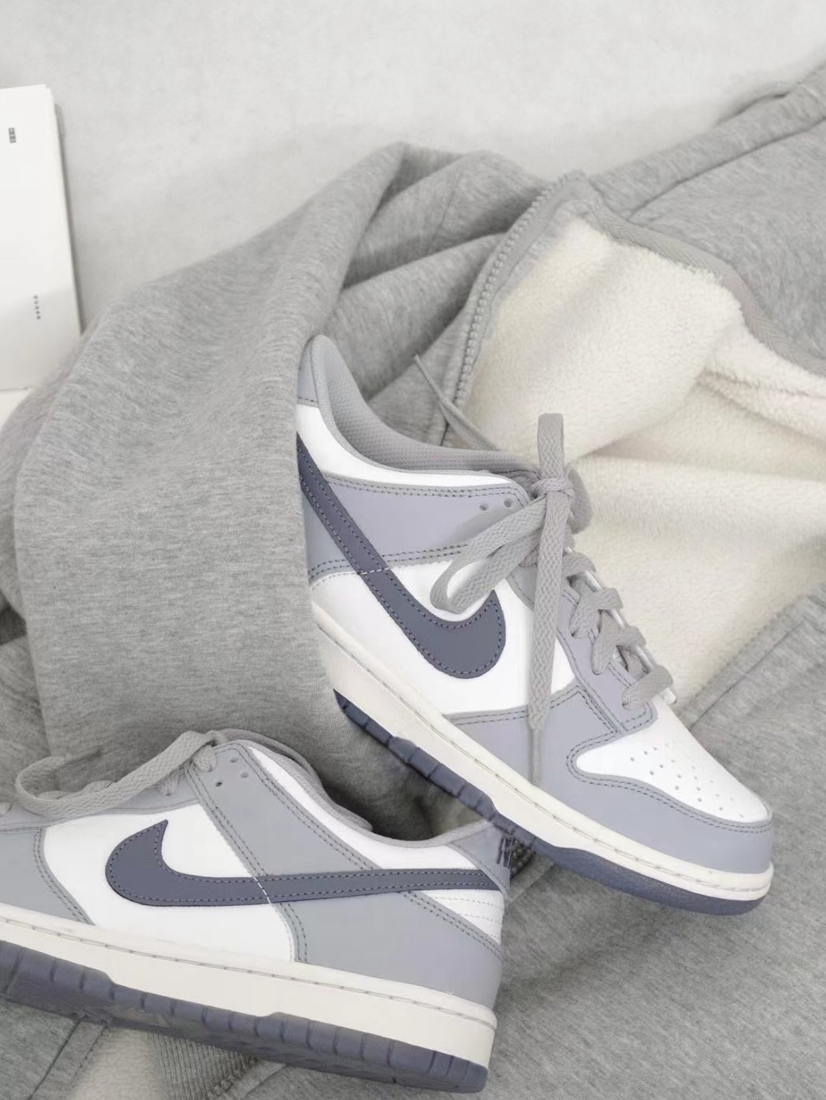 (GS) Nike Dunk Low Summit White Light Carbon 착용 스타일