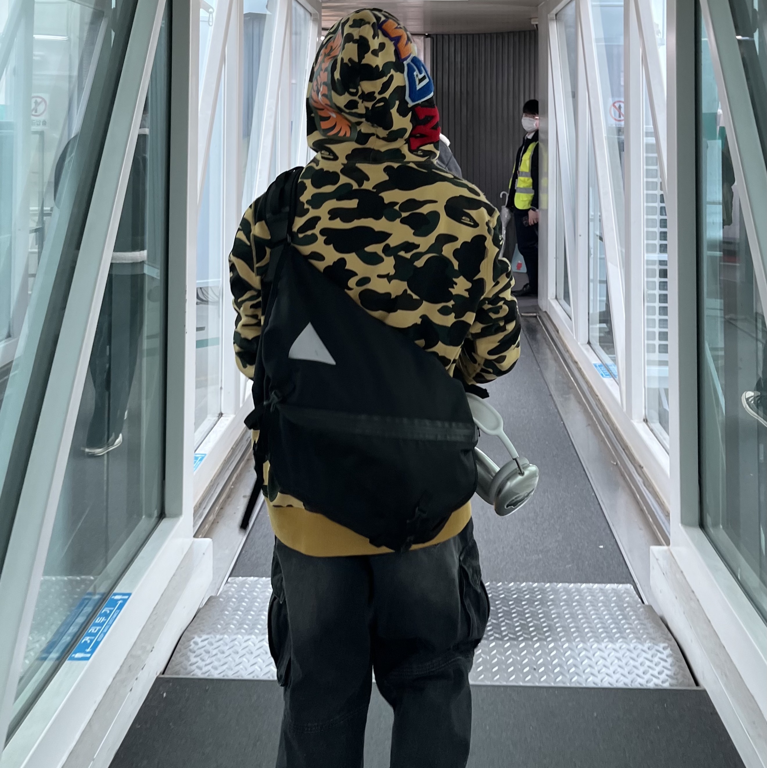 BAPE 1st Camo Shark Full Zip Hoodie Yellow, Apple AirPods Max Lightning Silver (Korean Ver.) 착용 스타일 - 1
