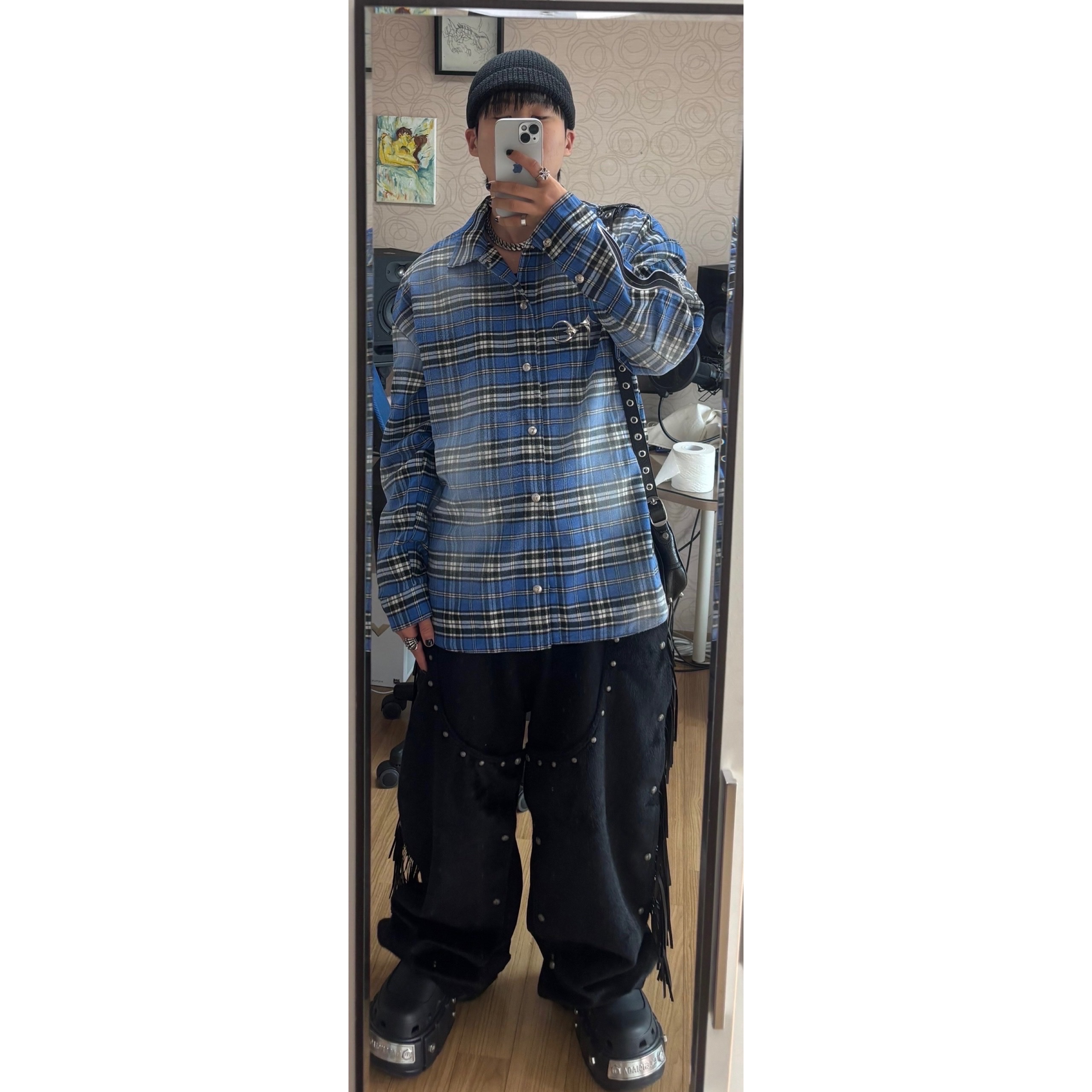 Thug Club Arab Sword Flannel Shirt Blue 착용 스타일
