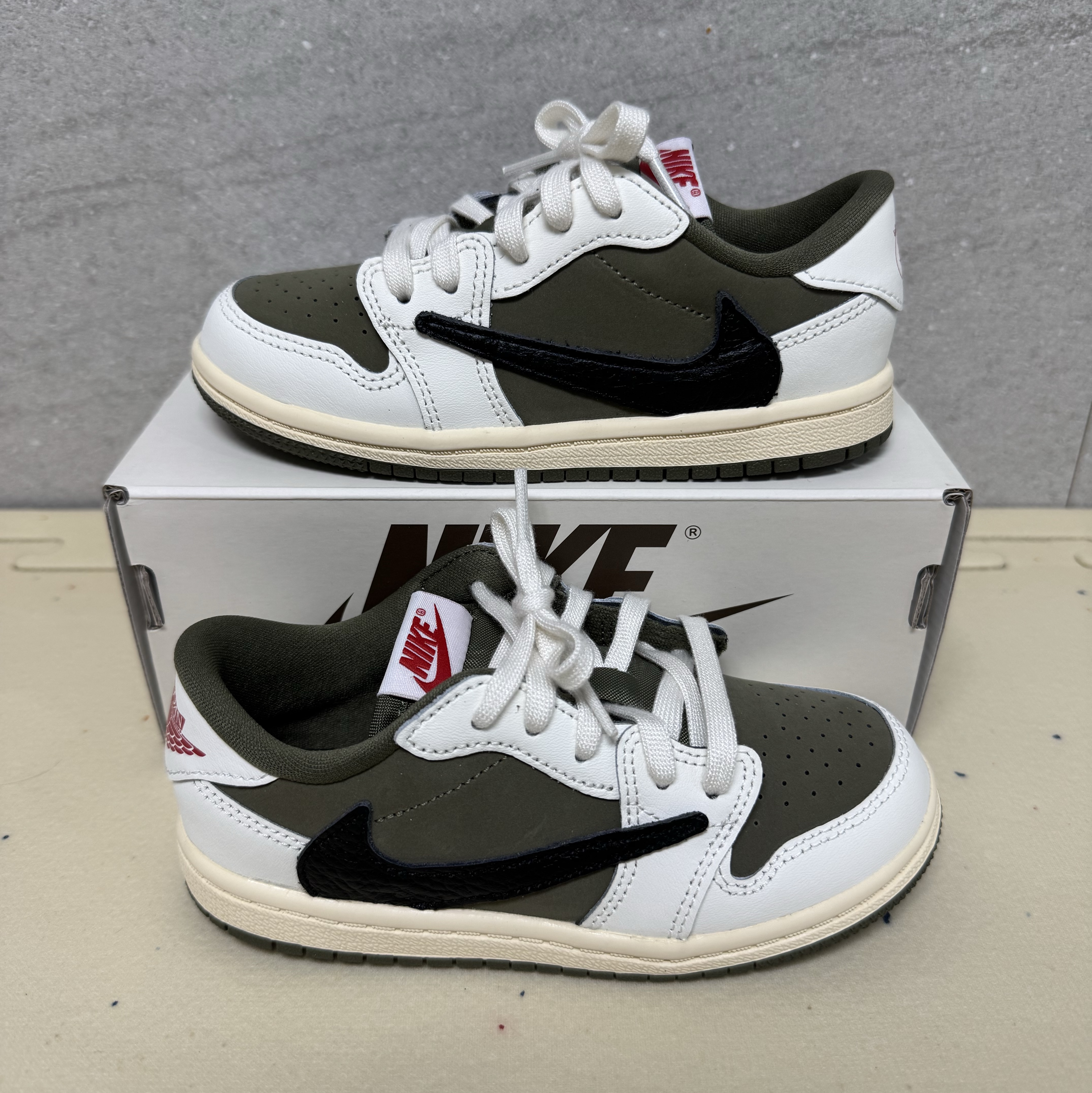 (TD) Jordan 1 x Travis Scott Retro Low OG SP Reverse Olive 착용 스타일 - 2
