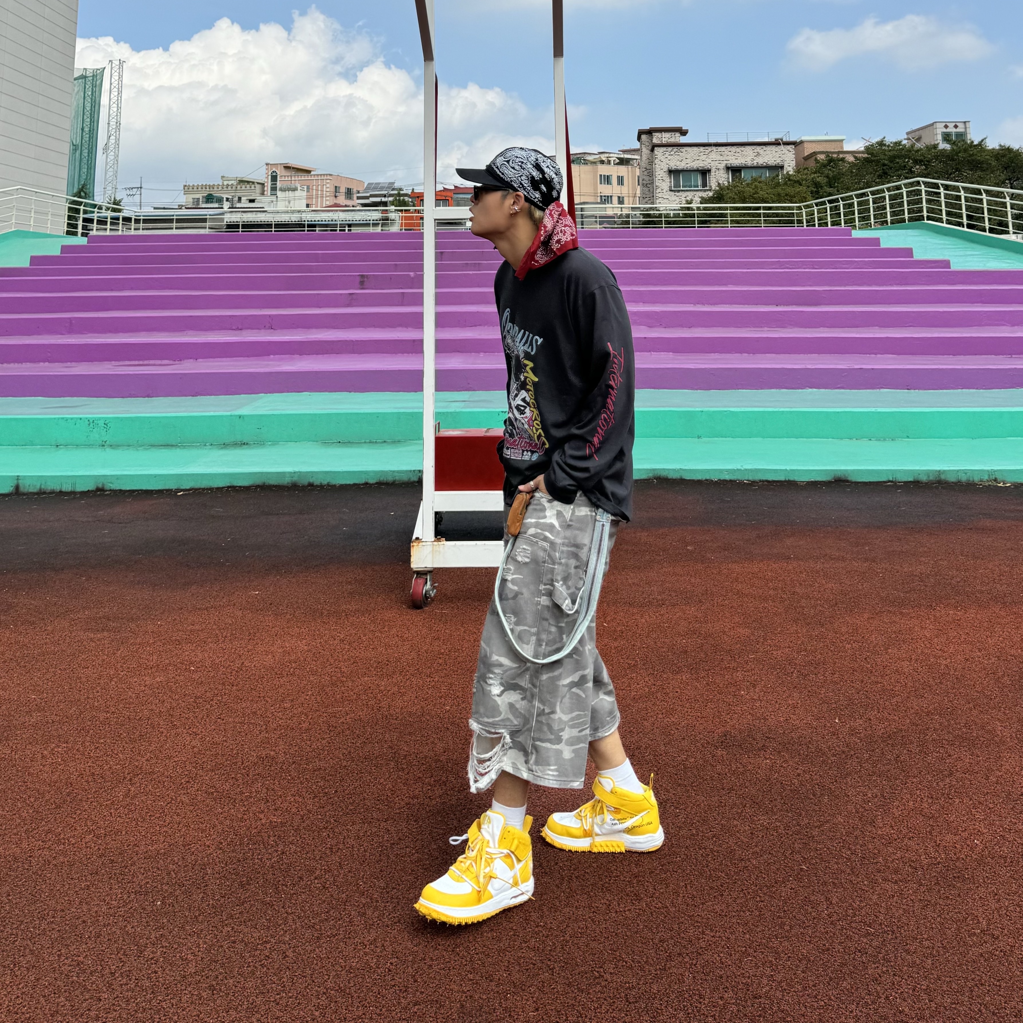 Nike x Off-White Air Force 1 Mid SP Leather Varsity Maize 착용 스타일