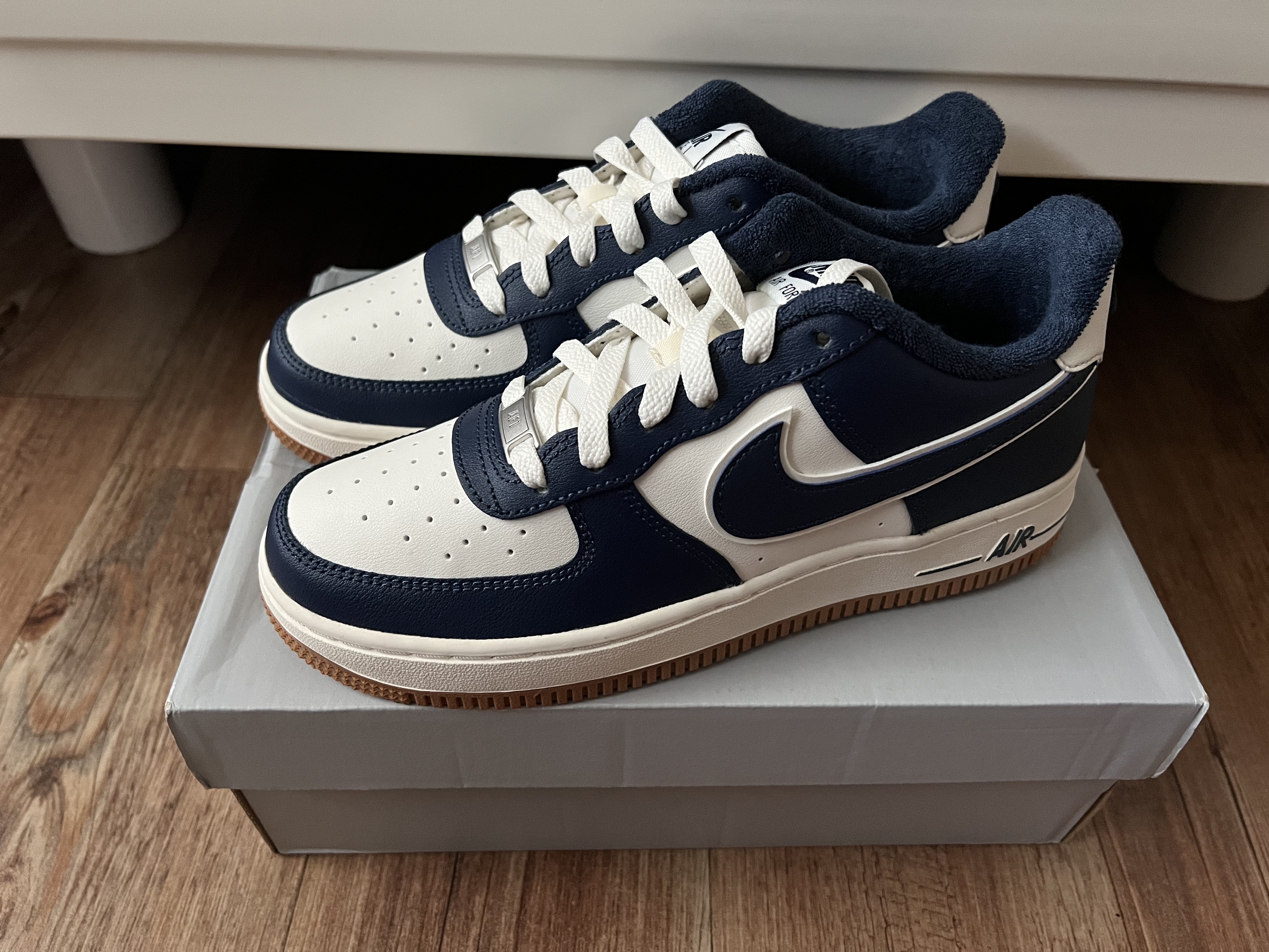 (GS) Jordan 1.5 Retro Chicago 2015, Nike Air Force 1 '07 LV8 Midnight Navy 착용 스타일 - 2