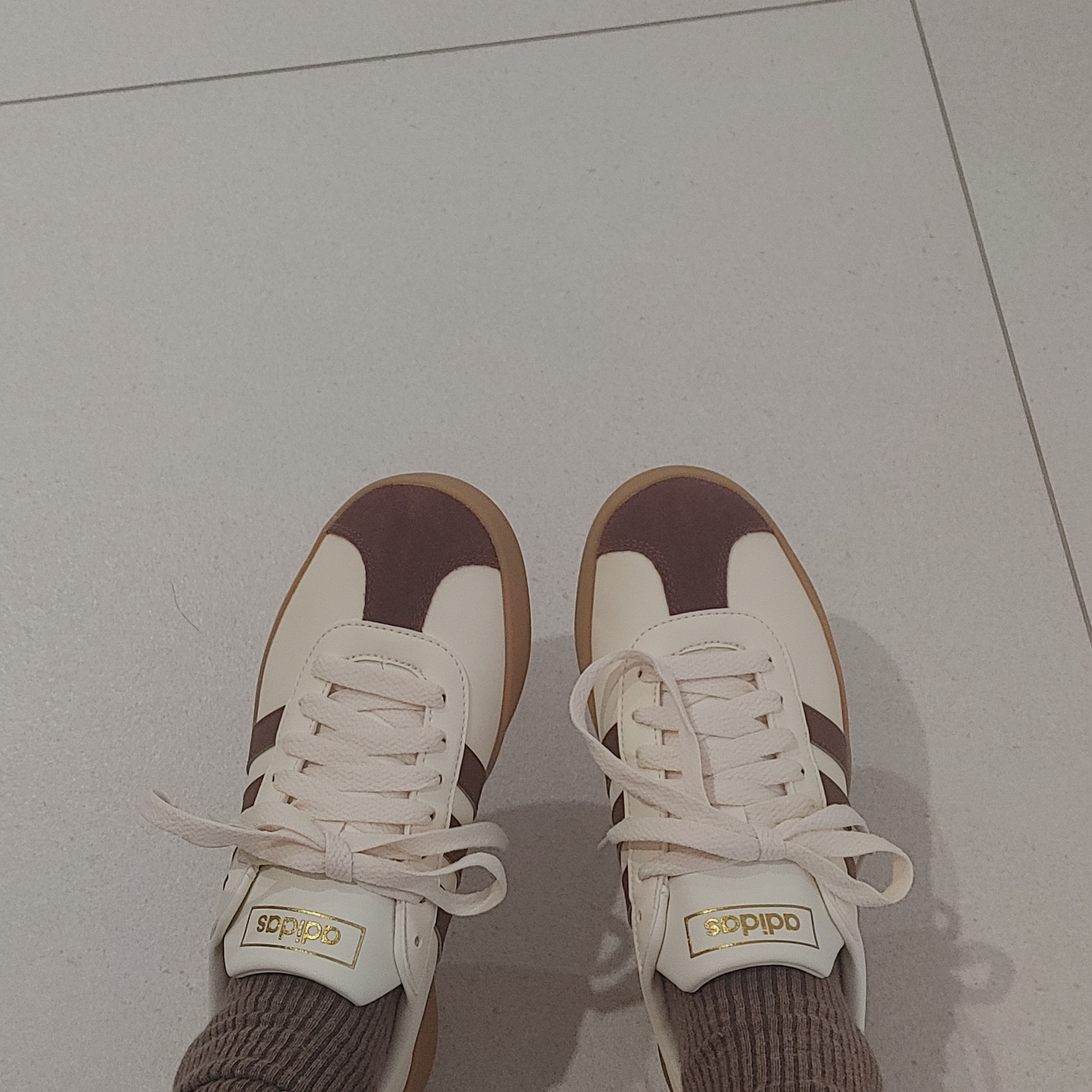 Adidas VL Court 2.0 Cream Brown 착용 스타일