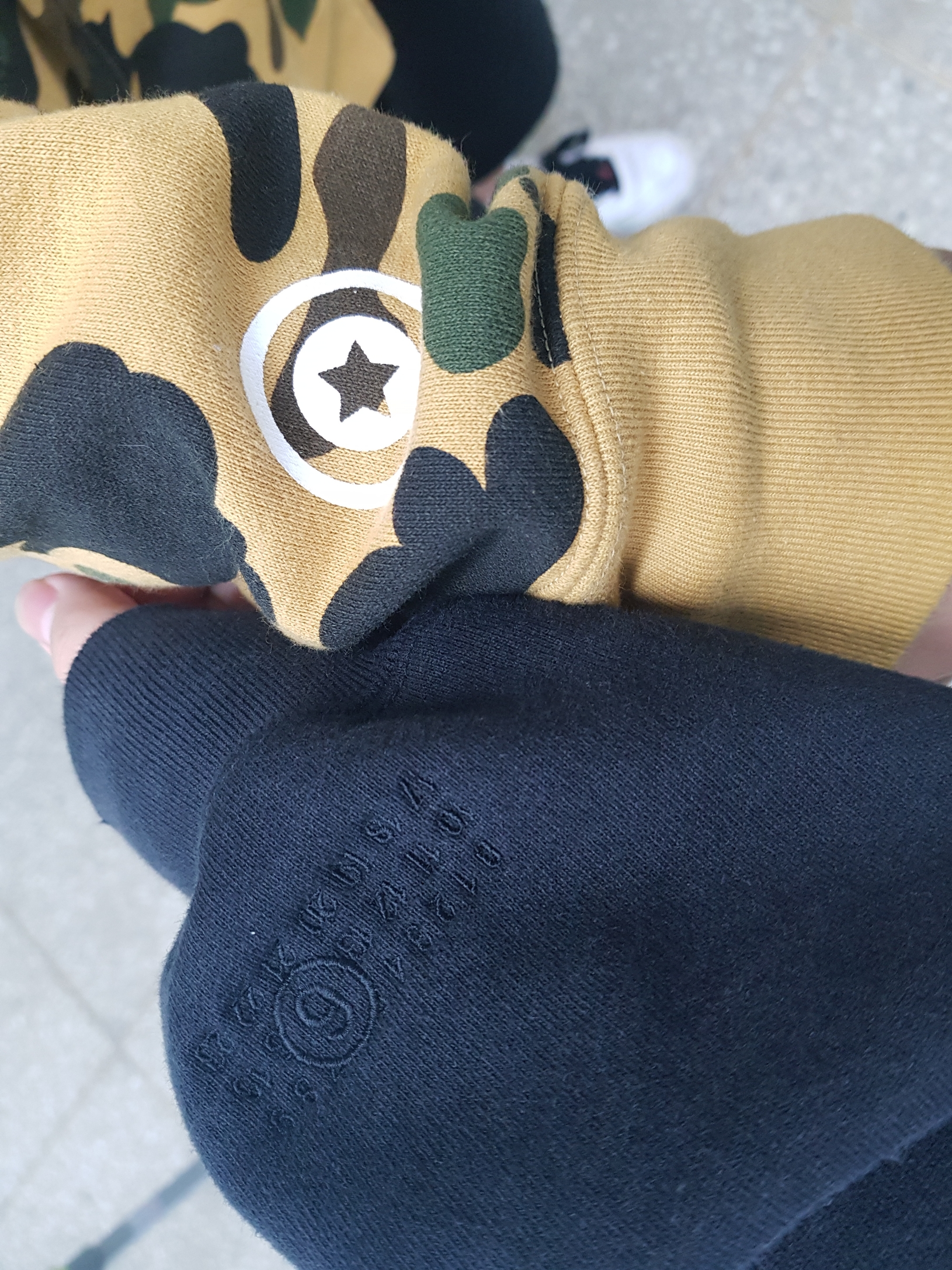 Supreme x MM6 Maison Margiela Zip Up Hooded Sweatshirt Black - 24SS, BAPE 1st Camo Shark Full Zip Hoodie Yellow 착용 스타일