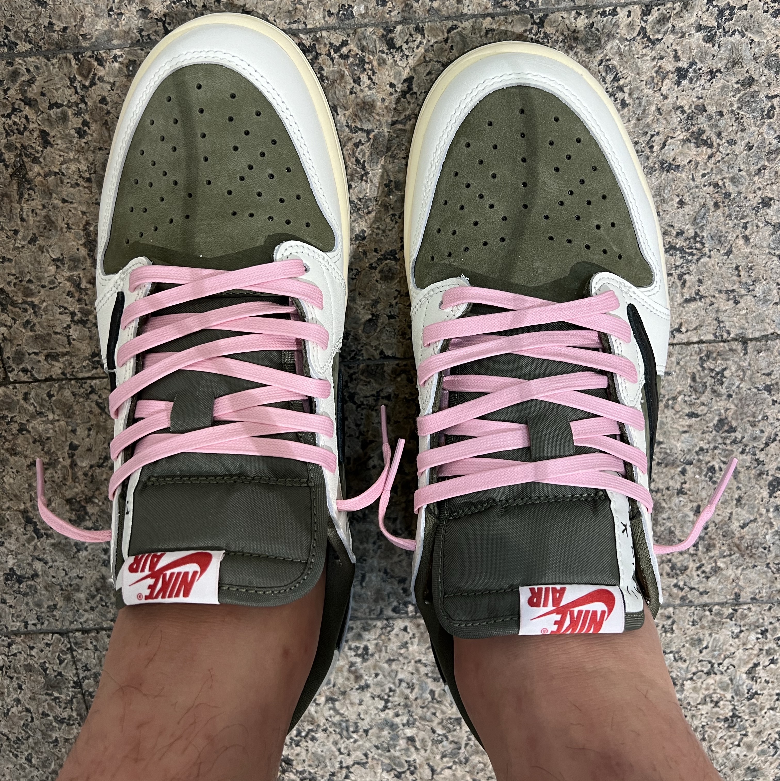 Jordan 1 x Travis Scott Retro Low OG SP Reverse Olive 착용 스타일