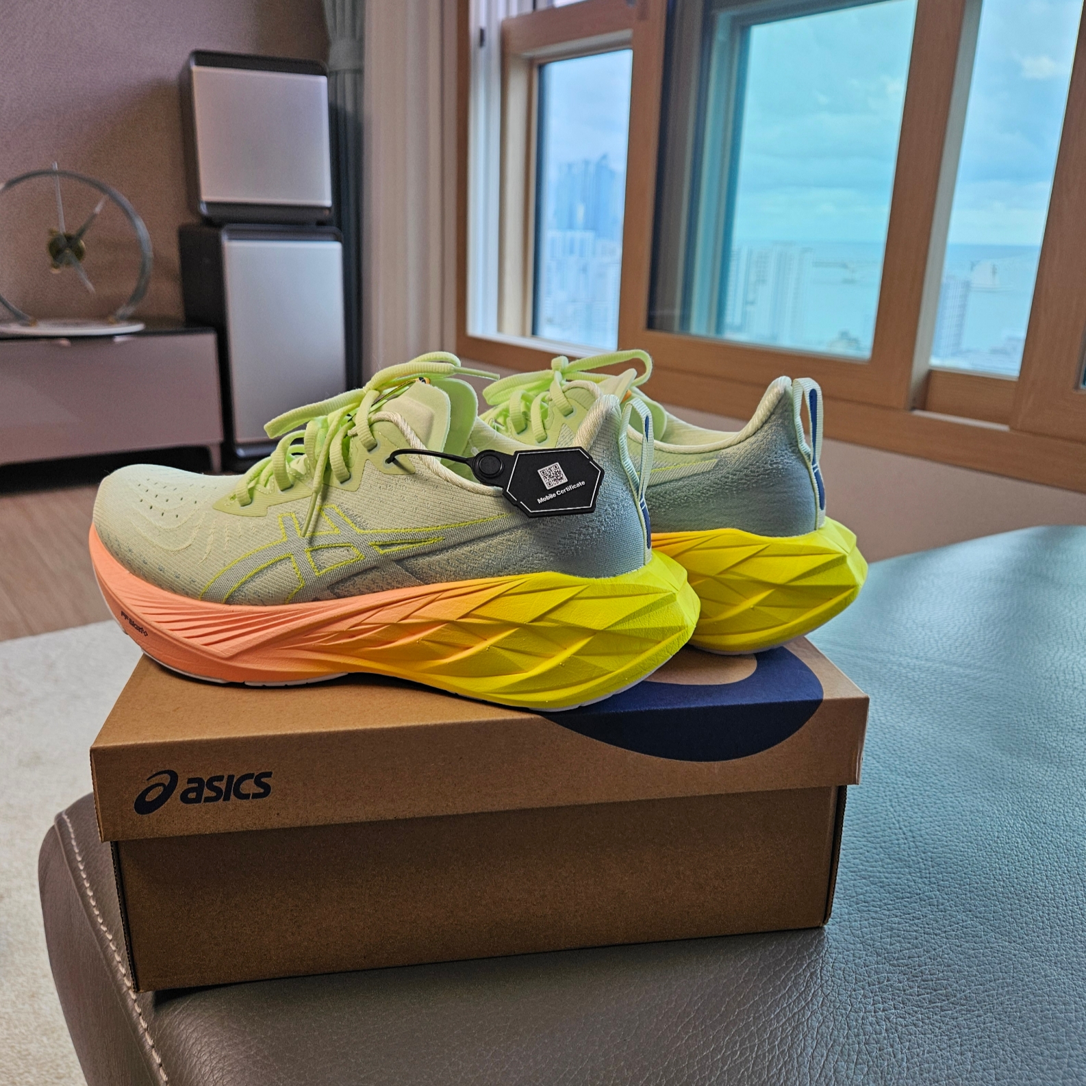 Asics Novablast 4 Cool Matcha Safety Yellow 착용 스타일