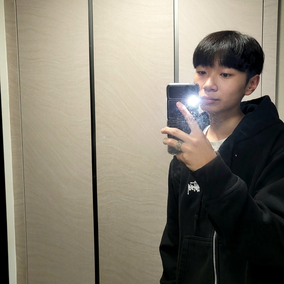 Stussy Basic Zip Hoodie Black 착용 스타일