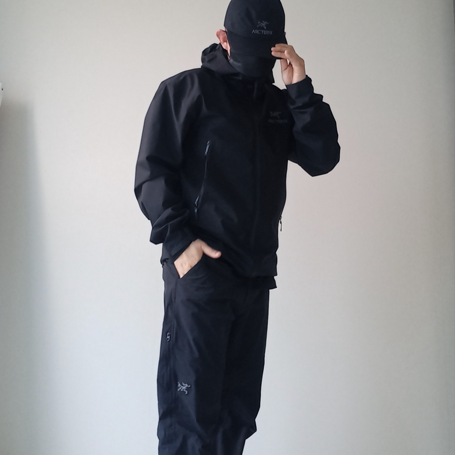 Arc'teryx Gore 5 Panel Cap Black, Arc'teryx Beta Jacket Black 착용 스타일 - 9