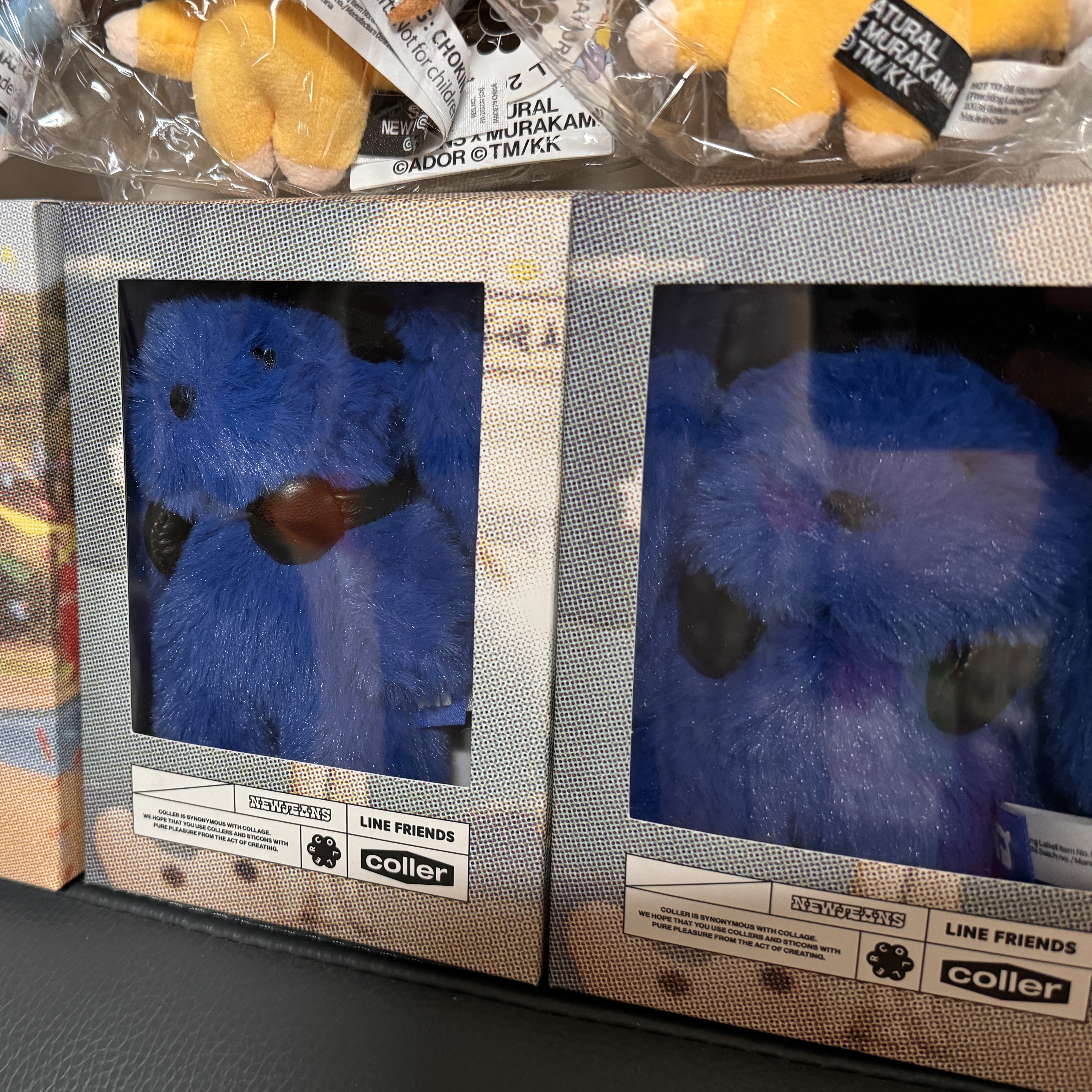 NewJeans x Coller Furry Bunny Plush Keyring Tide Blue 착용 스타일