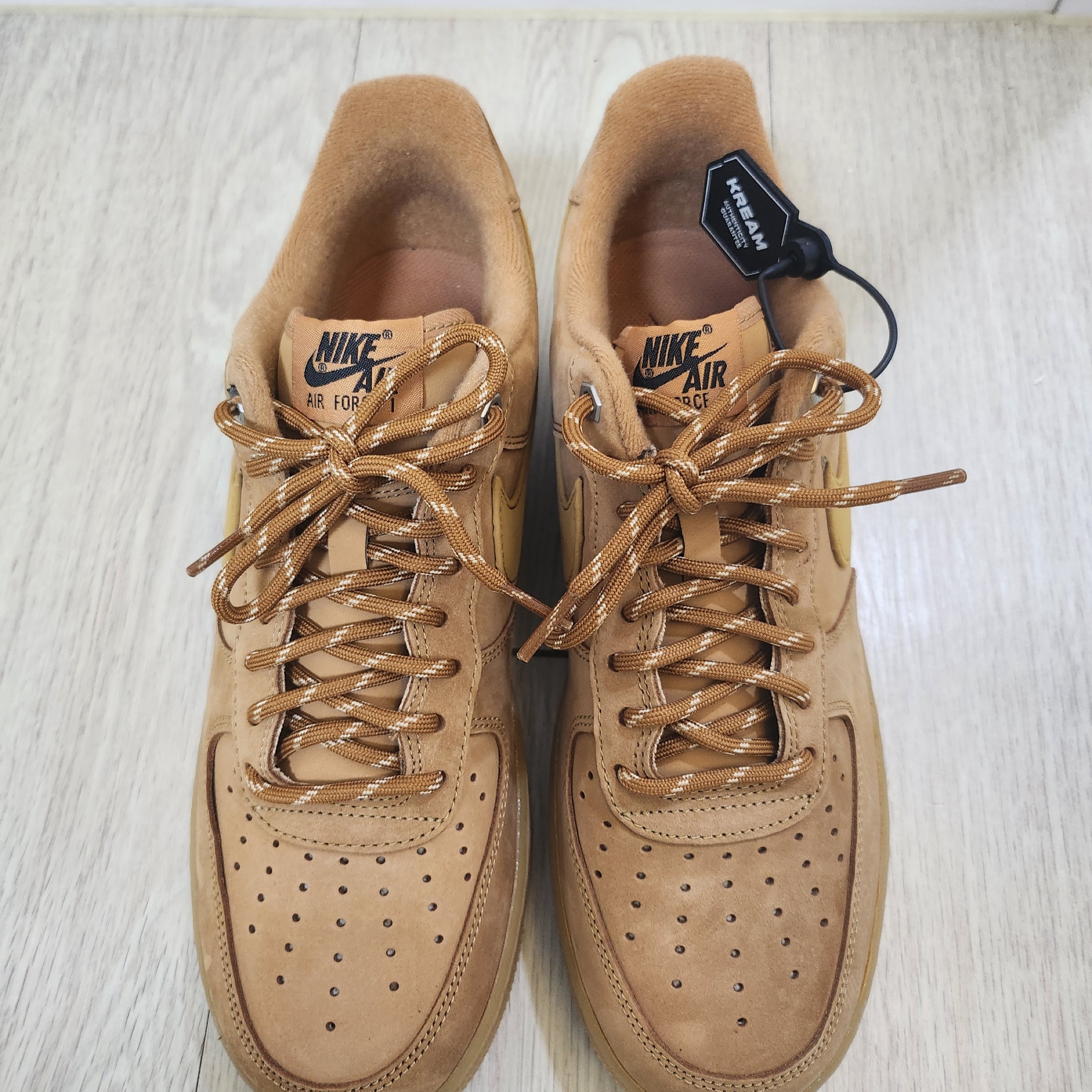 Nike Air Force 1 '07 WB Flax 착용 스타일