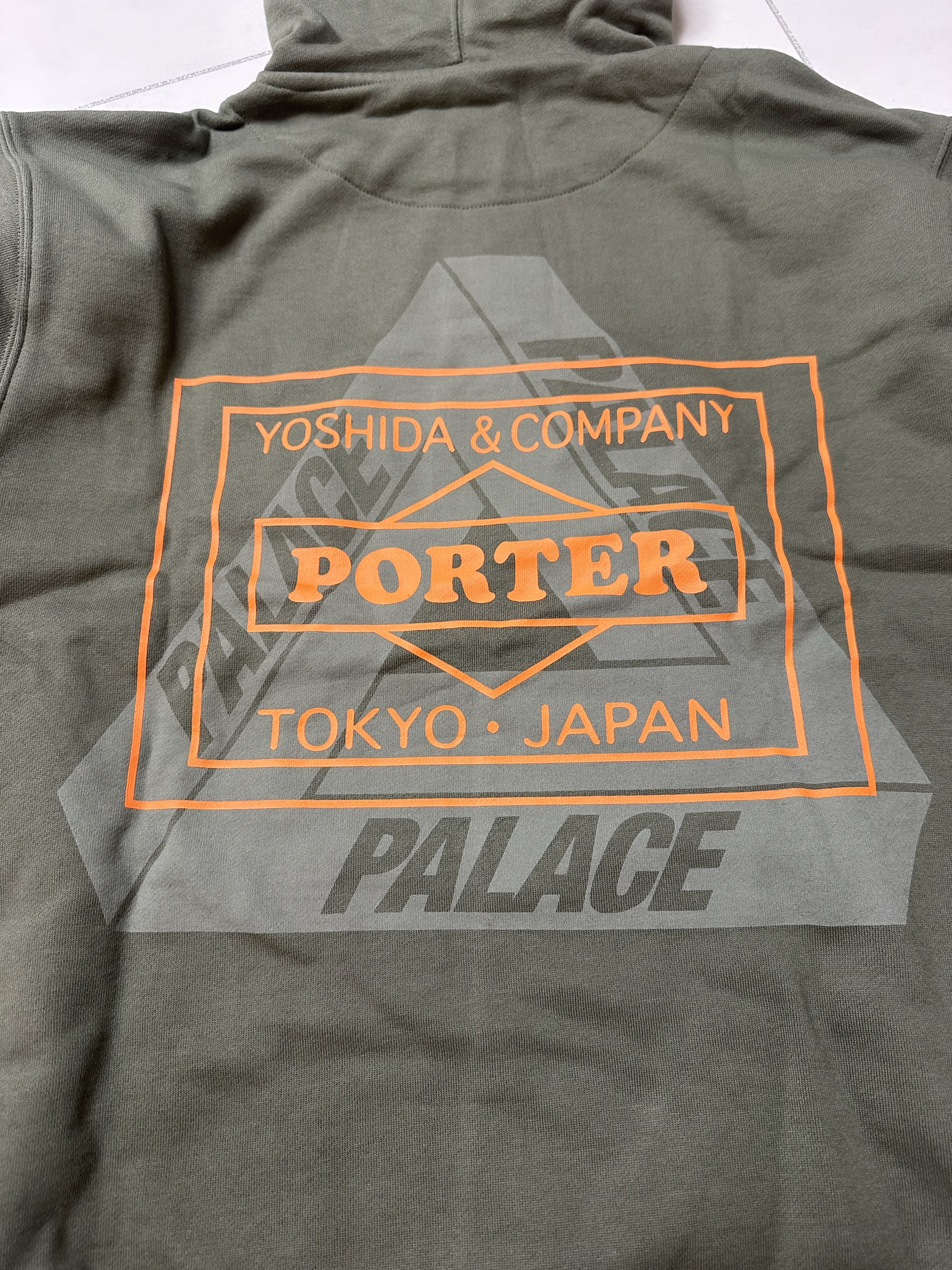 Palace x Porter Hoodie Olive - 24FW 착용 스타일 - 2