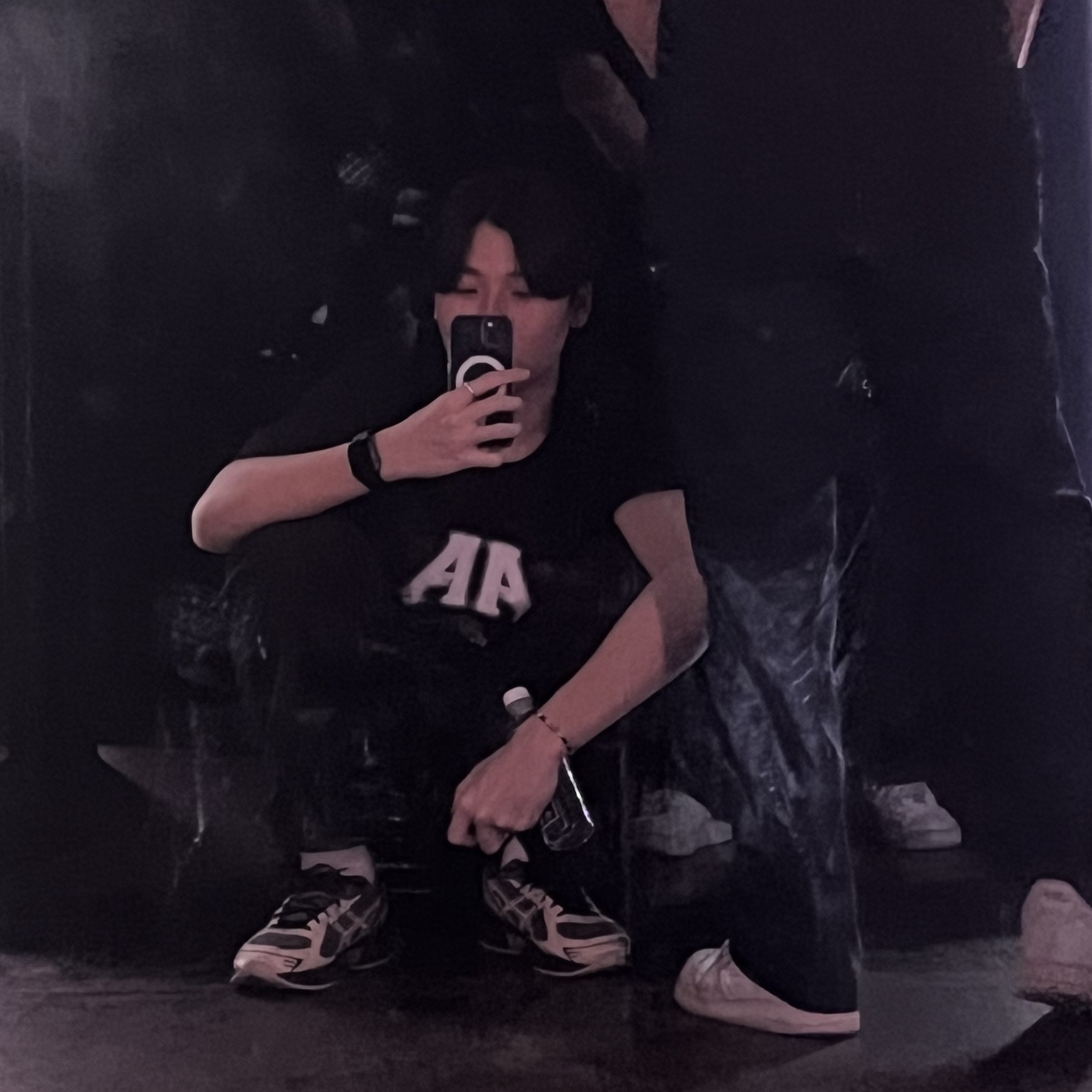 Ader Error Nolc Logo T-Shirt Noir, [KREAM 단독] Scudo Shell Black Pearl Beads Bracelet 착용 스타일