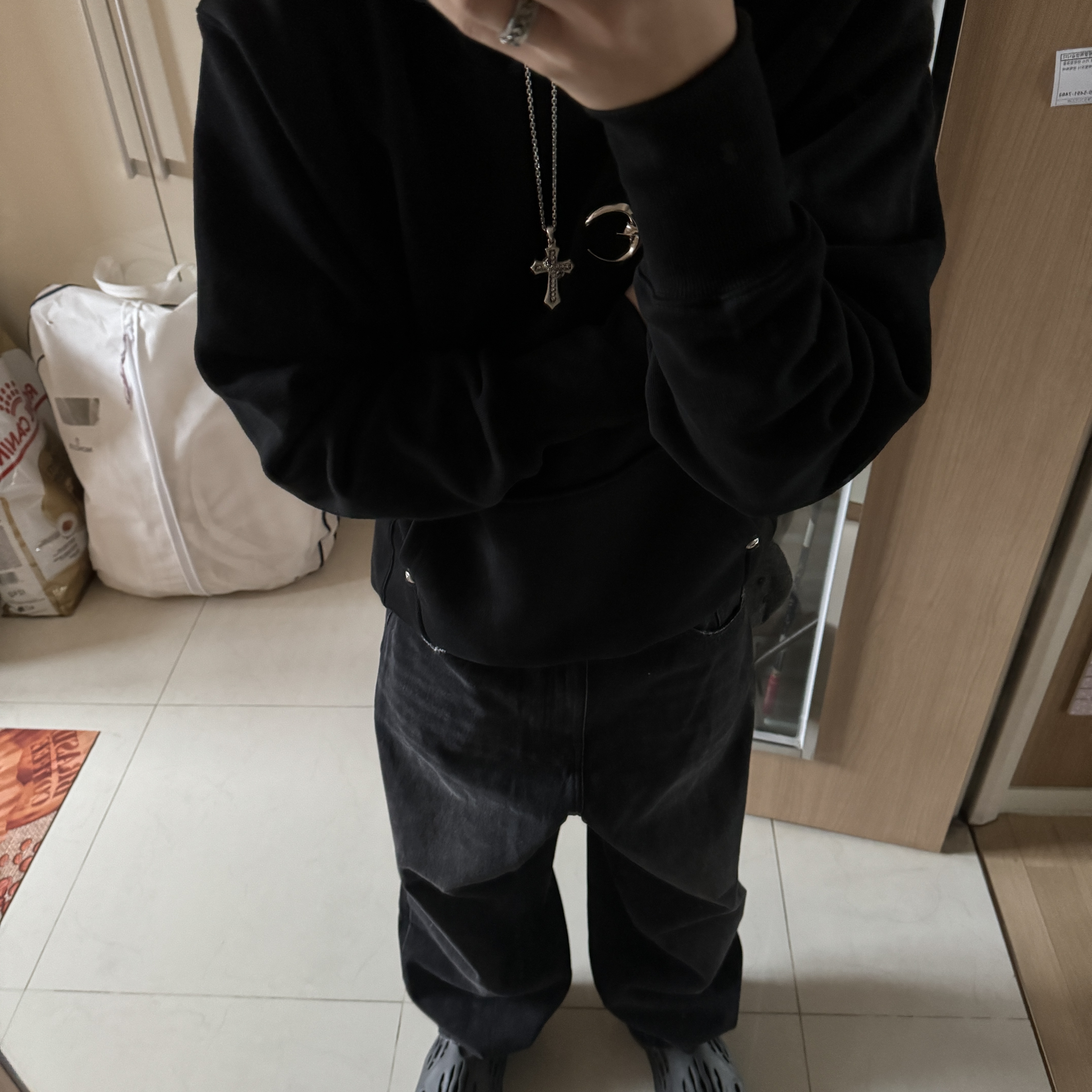 Thug Club Armor Hoodie Black 착용 스타일