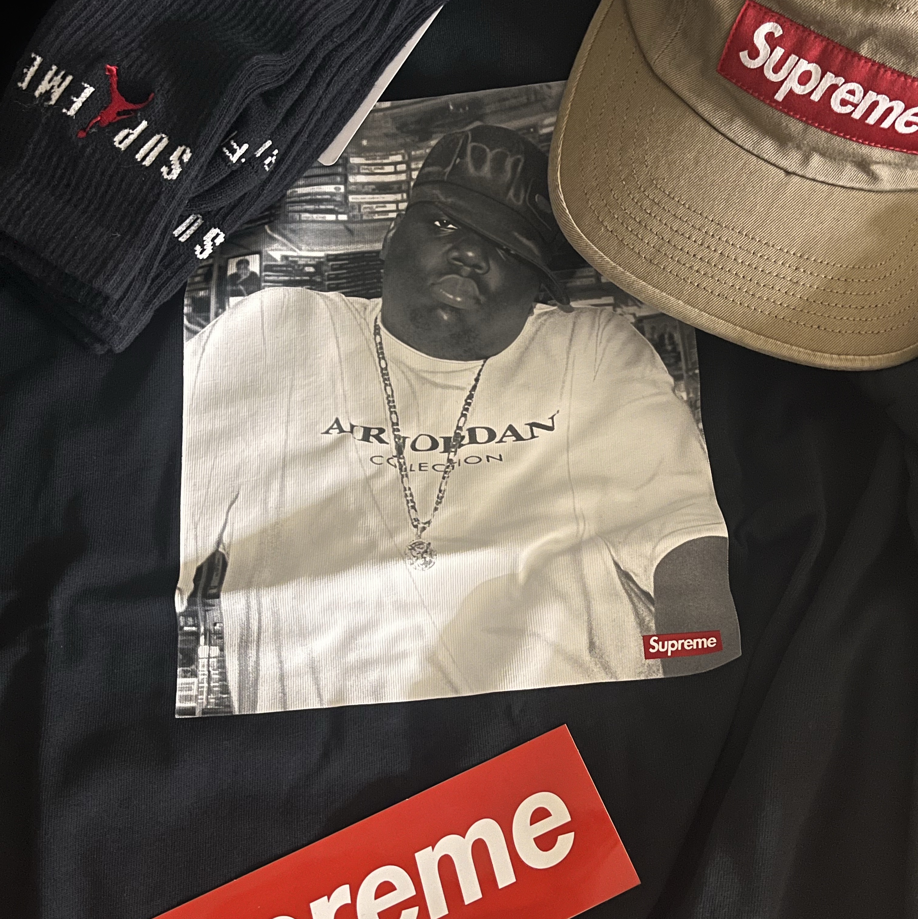 Supreme x Jordan Crew Socks Black (2 Pack) - 24FW, Supreme x Jordan Biggie S/S Top Black - 24FW 착용 스타일