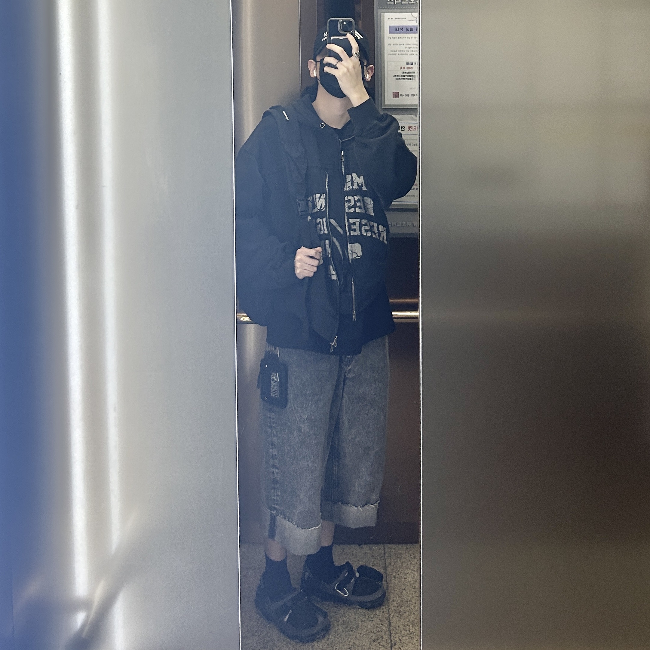 Crocs x Beams Classic All Terrain Mountain Parka Clog Grey, ETCE New Vision Destroyed Washed Cap Black 착용 스타일 - 2