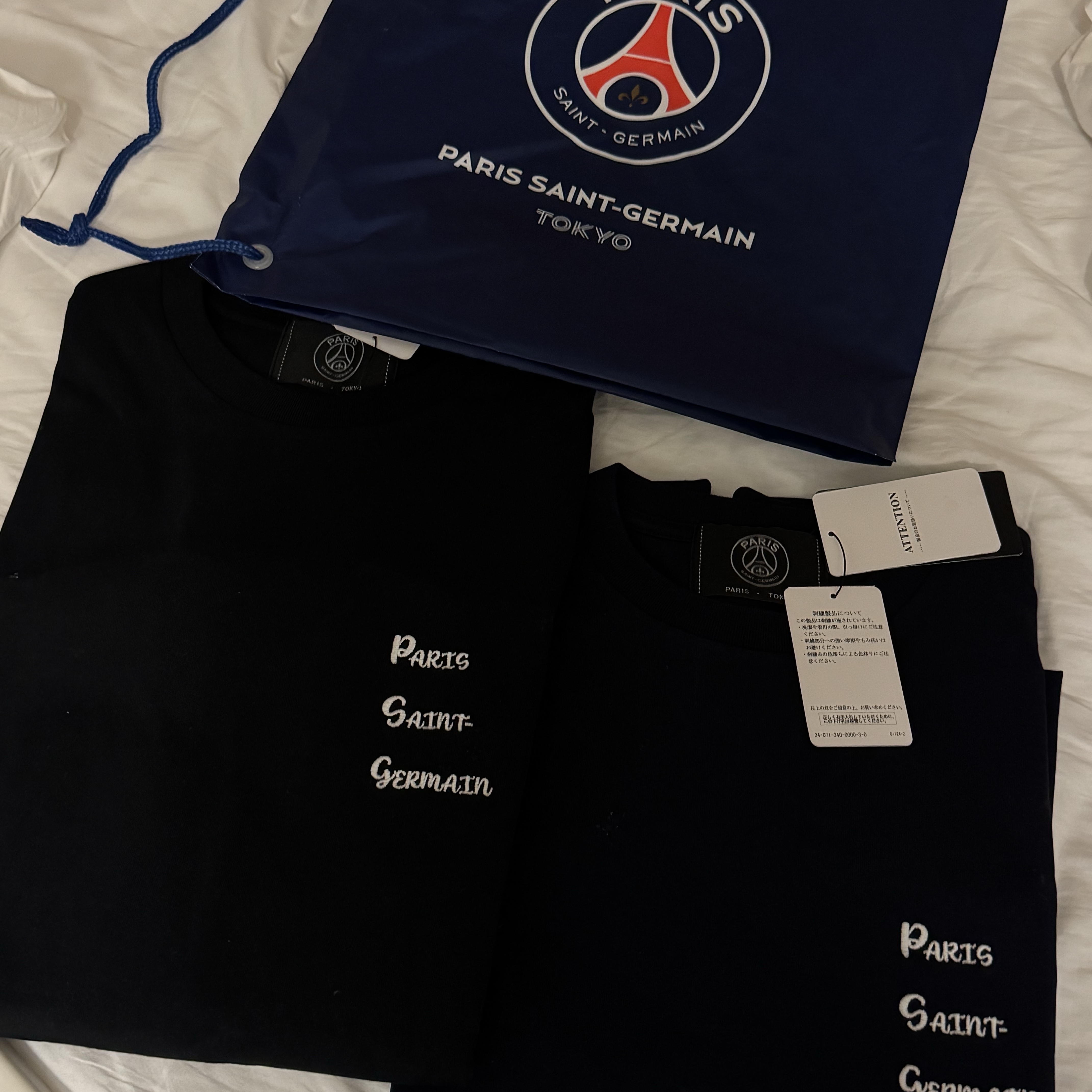Paris Saint-Germain Justice Pretty Bear Keyring, Nike Paris Saint-Germain 2023/24 Dri-Fit Stadium Home Jersey Midnight Navy (Non Marking Ver.) 착용 스타일 - 1