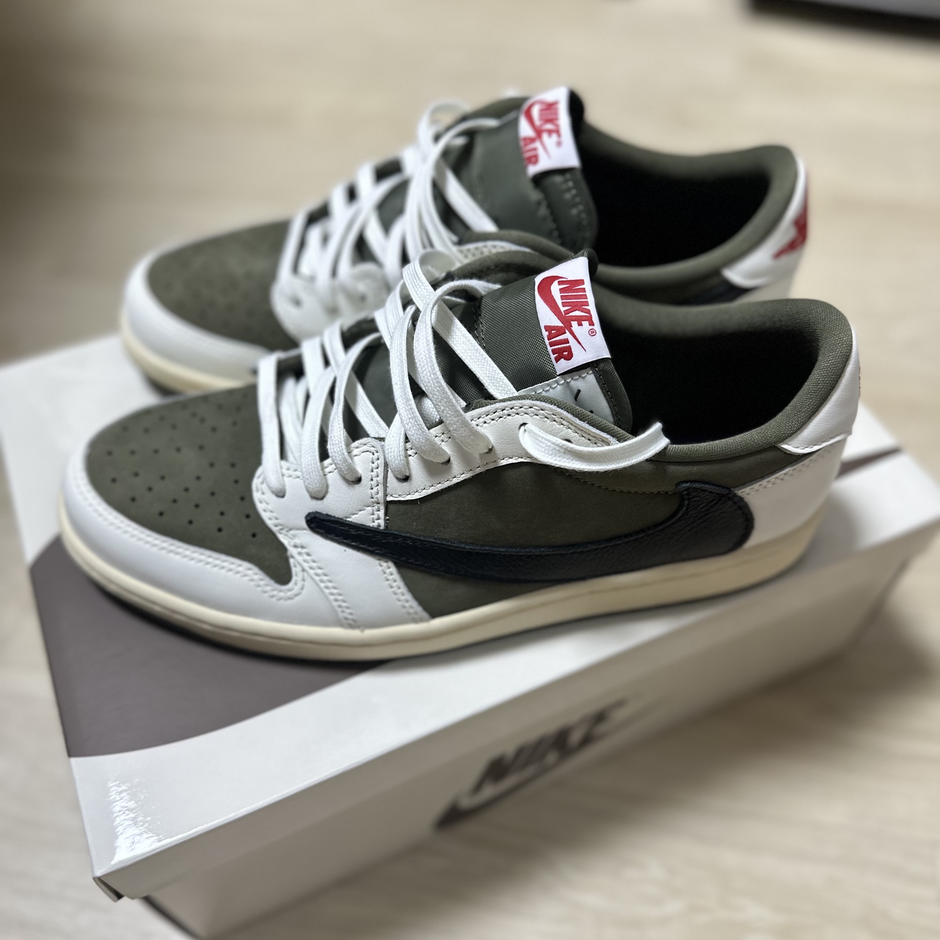 Jordan 1 x Travis Scott Retro Low OG SP Reverse Olive 착용 스타일