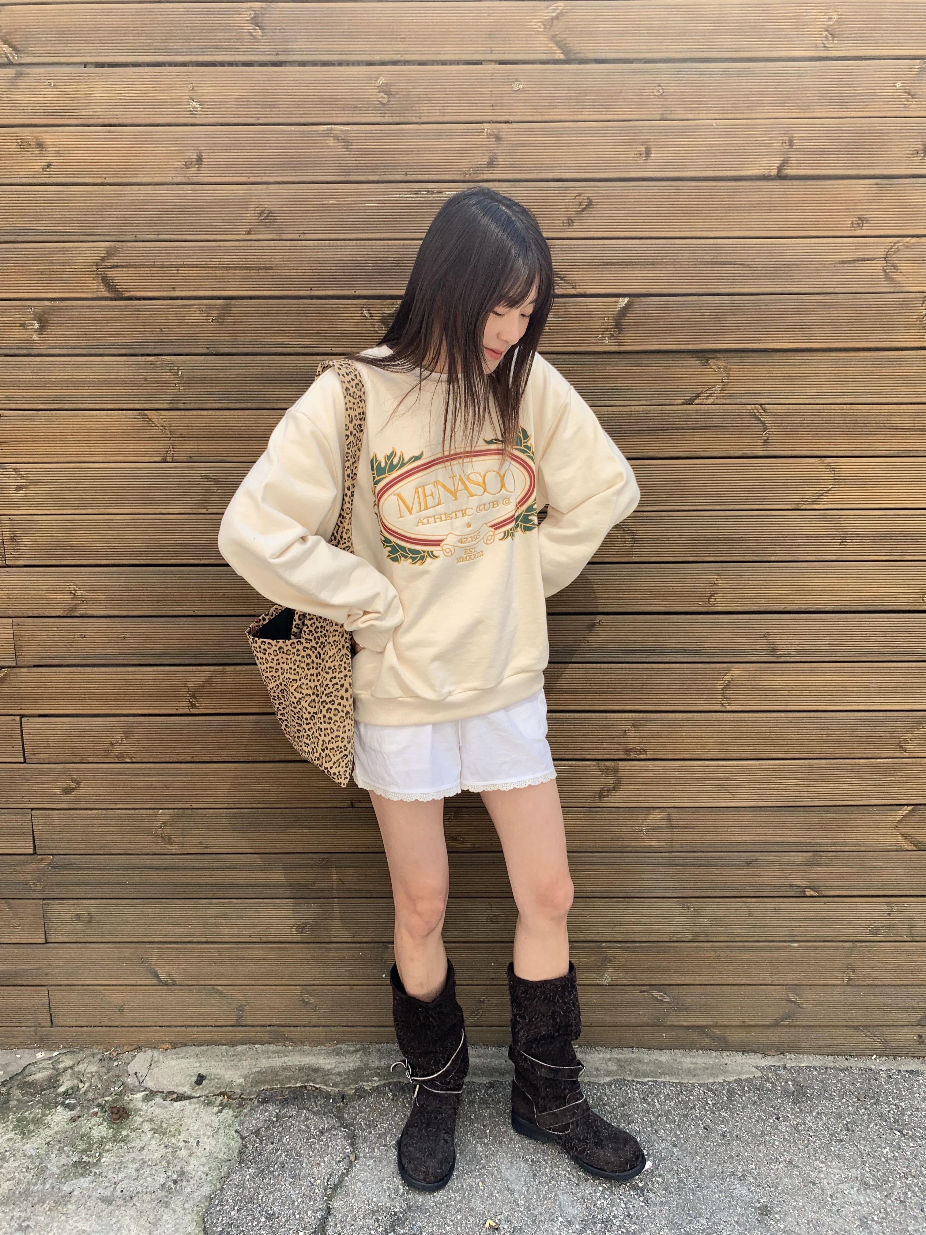 Menasoo Heritage Cotton Sweatshirt Cream 착용 스타일 - 2