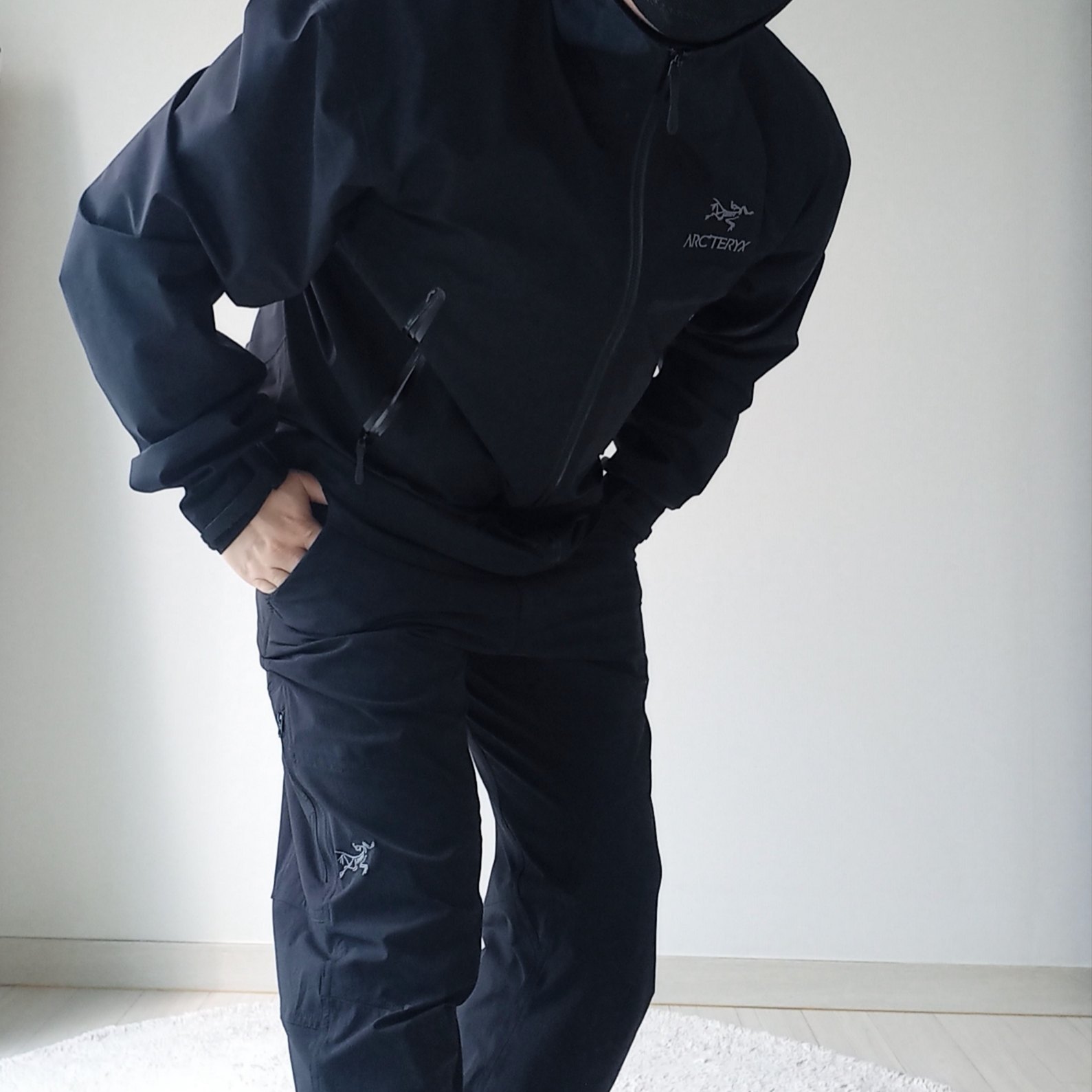 Arc'teryx Gore 5 Panel Cap Black, Arc'teryx Beta Jacket Black 착용 스타일 - 2