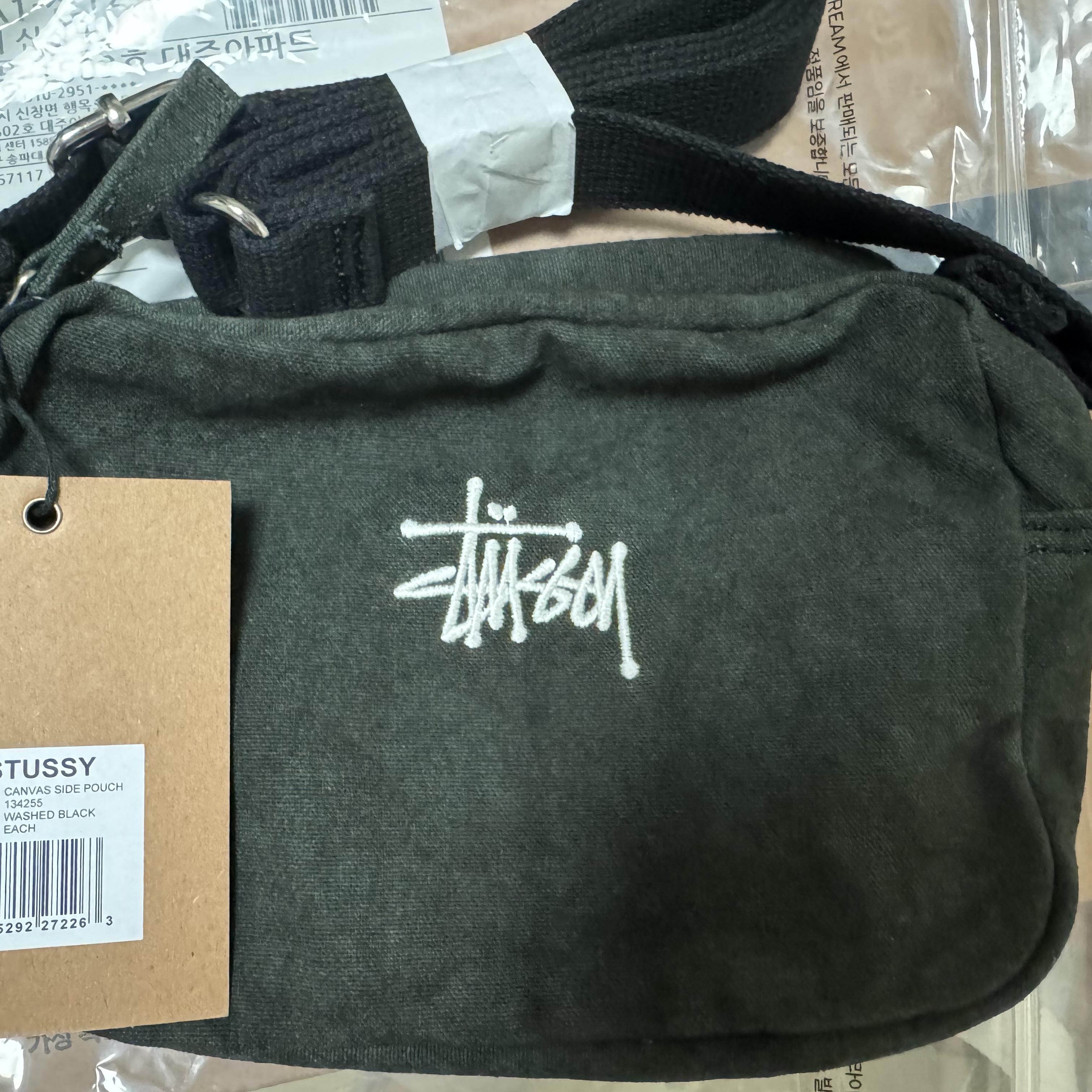 Stussy Canvas Side Pouch Washed Black 착용 스타일