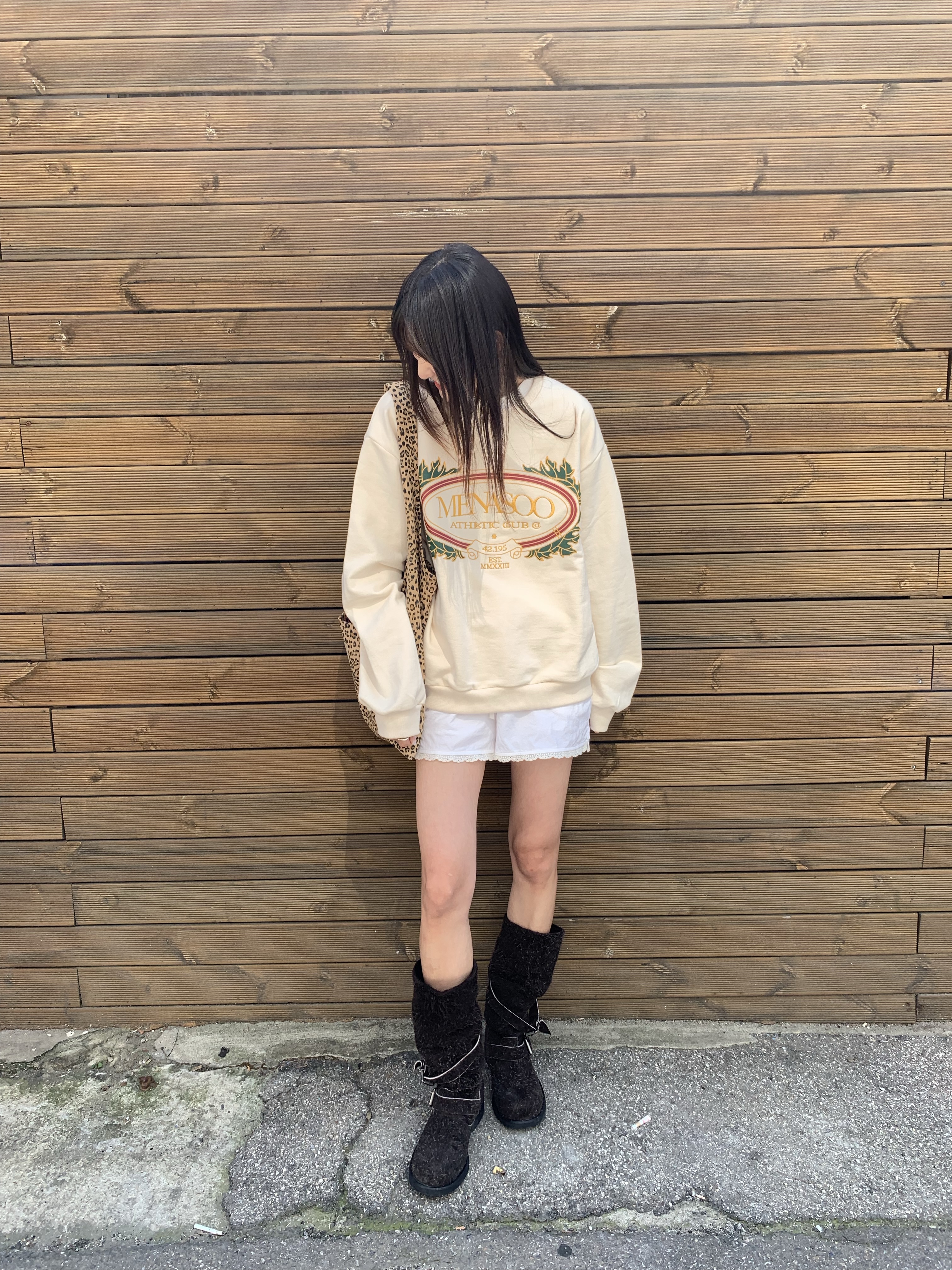 Menasoo Heritage Cotton Sweatshirt Cream 착용 스타일 - 3