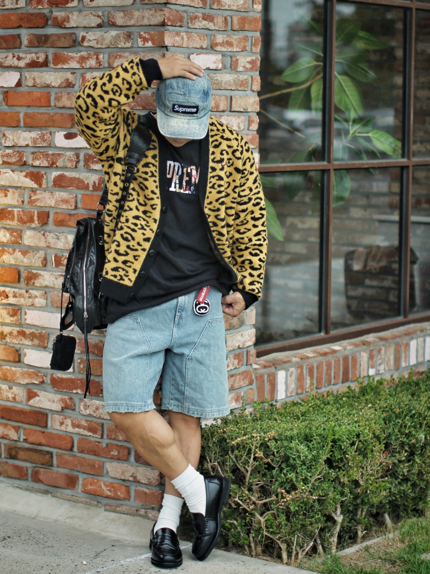 Supreme Tera Patrick T-Shirt Black - 24FW, Supreme Washed Chino Twill Camp Cap Dirty Indigo - 24SS 착용 스타일 - 1