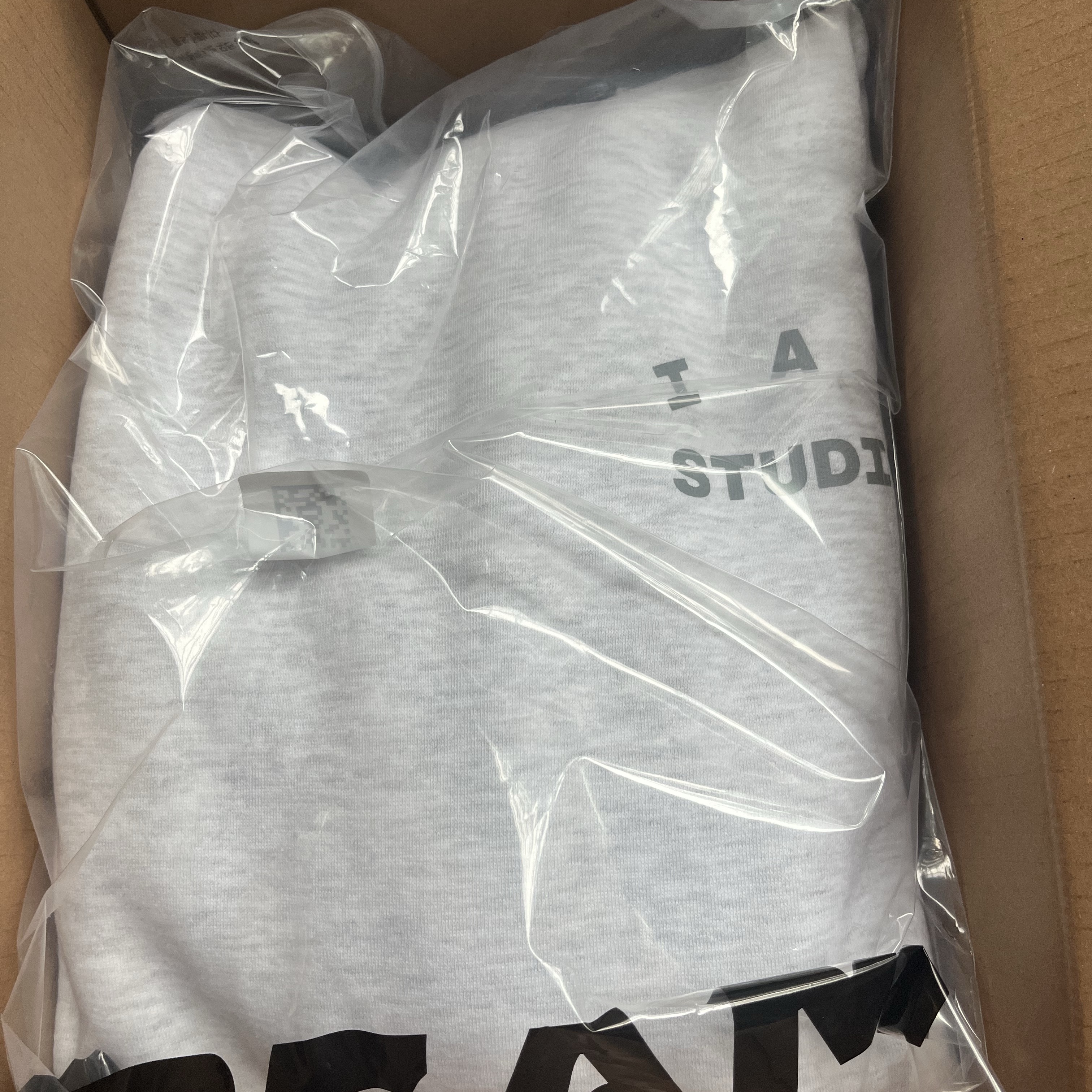 IAB Studio Hoodie Light Gray 착용 스타일