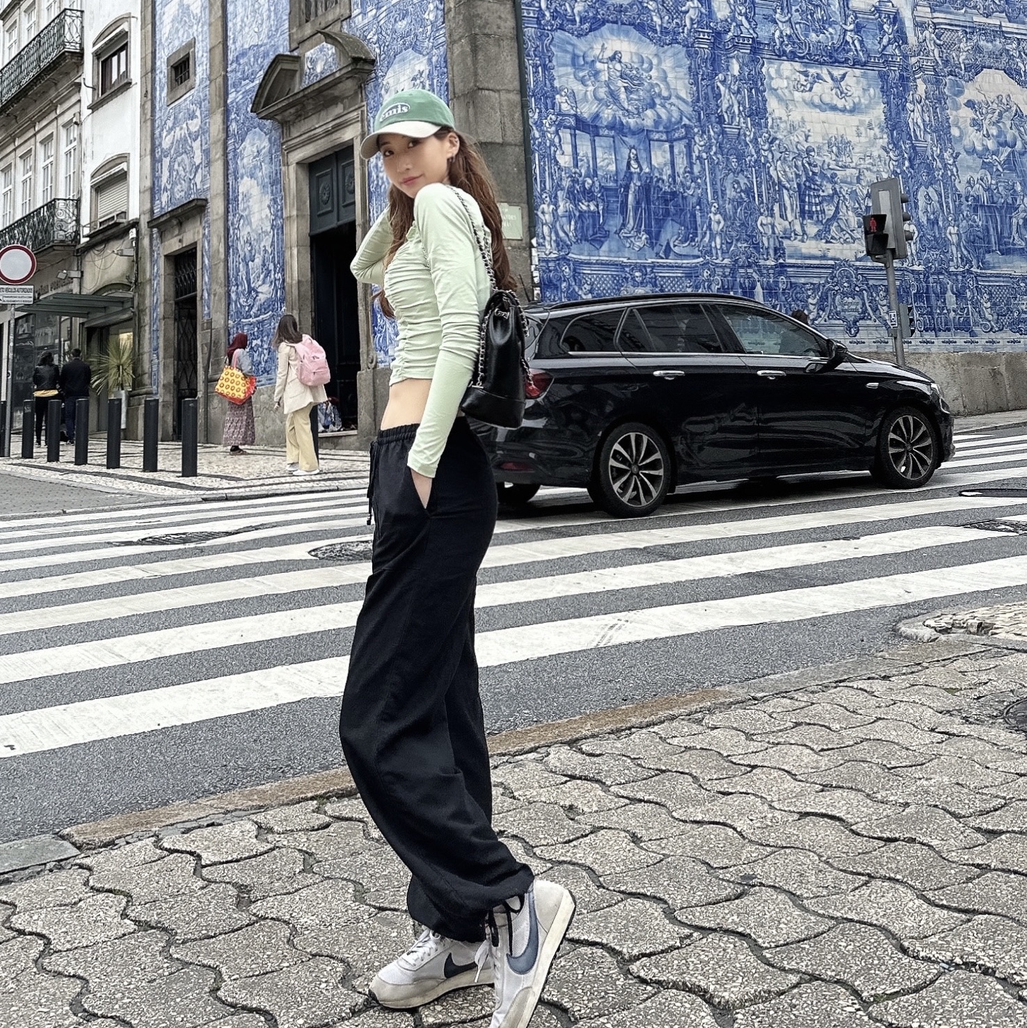 Emis New Logo Mix Ball Cap Beige Green 착용 스타일 - 1