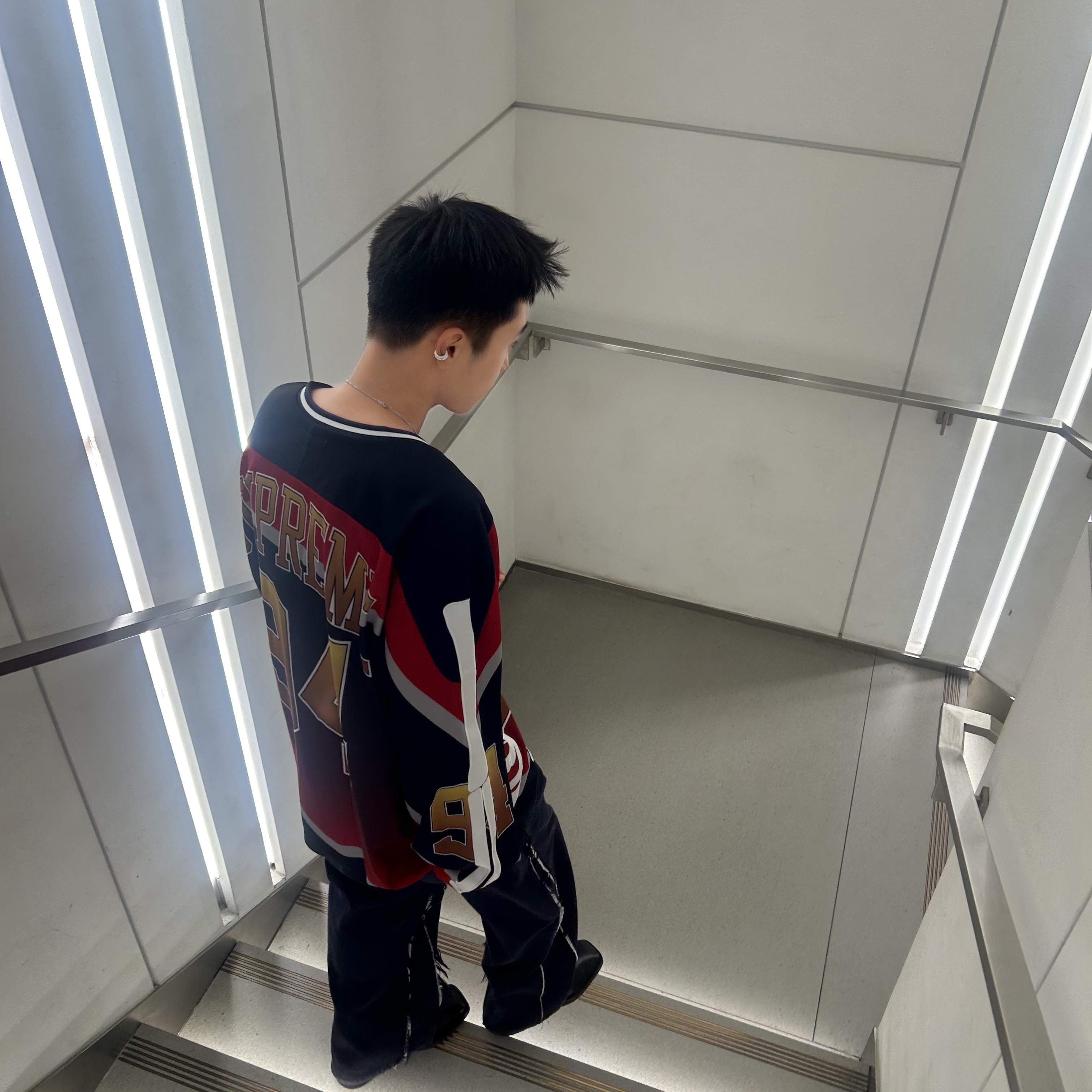 Supreme Bones Hockey Jersey Multicolor - 23FW 착용 스타일 - 1