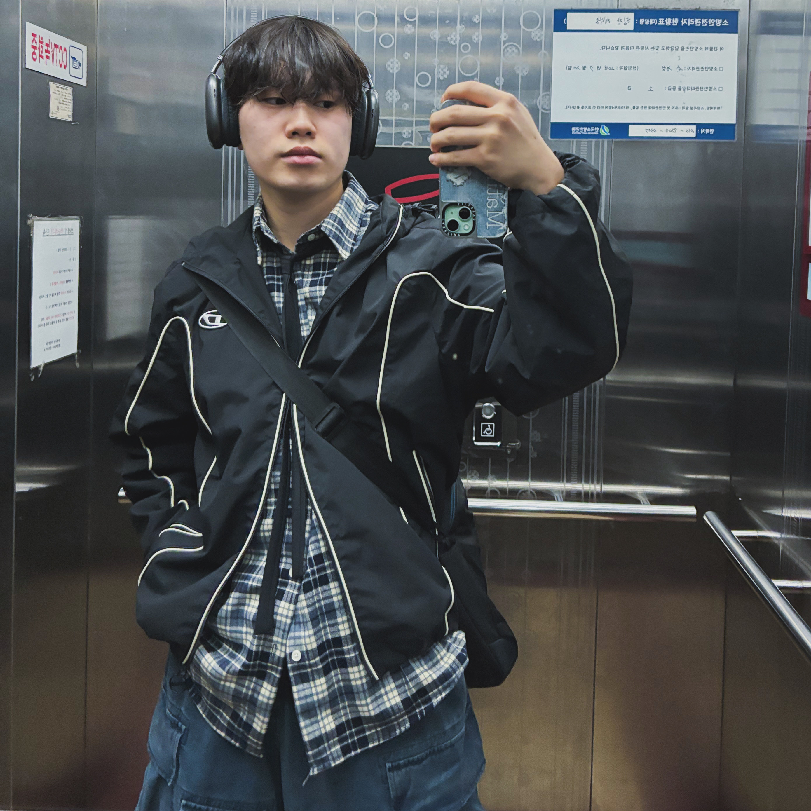 Diesel J-Beck Biker Jacket Black, Apple AirPods Max Lightning Silver (Korean Ver.) 착용 스타일