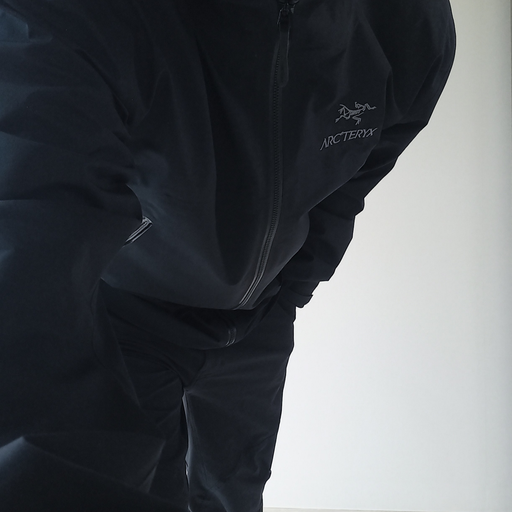 Arc'teryx Gore 5 Panel Cap Black, Arc'teryx Beta Jacket Black 착용 스타일 - 7