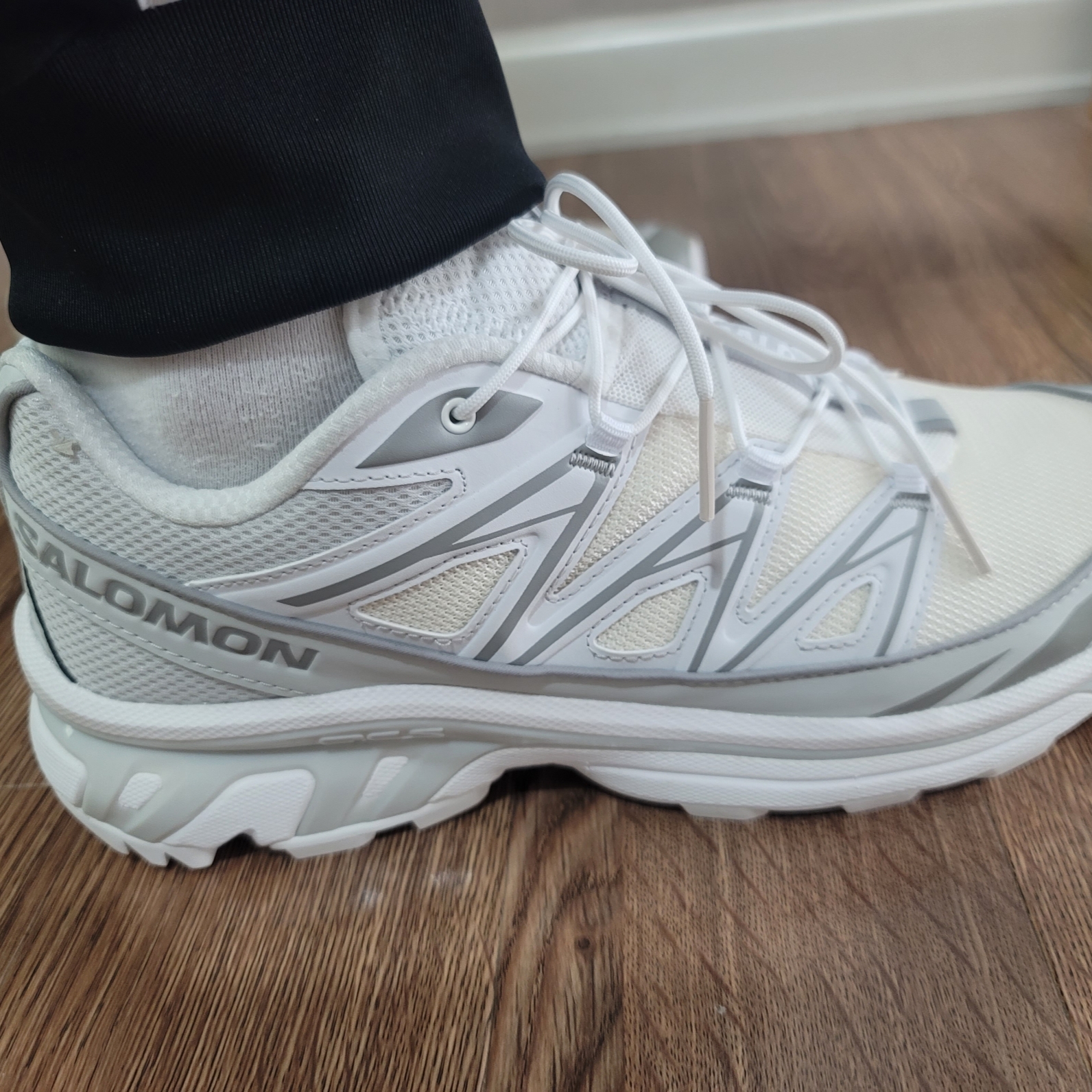 Salomon XT-6 Expanse Vanilla Ice White 착용 스타일