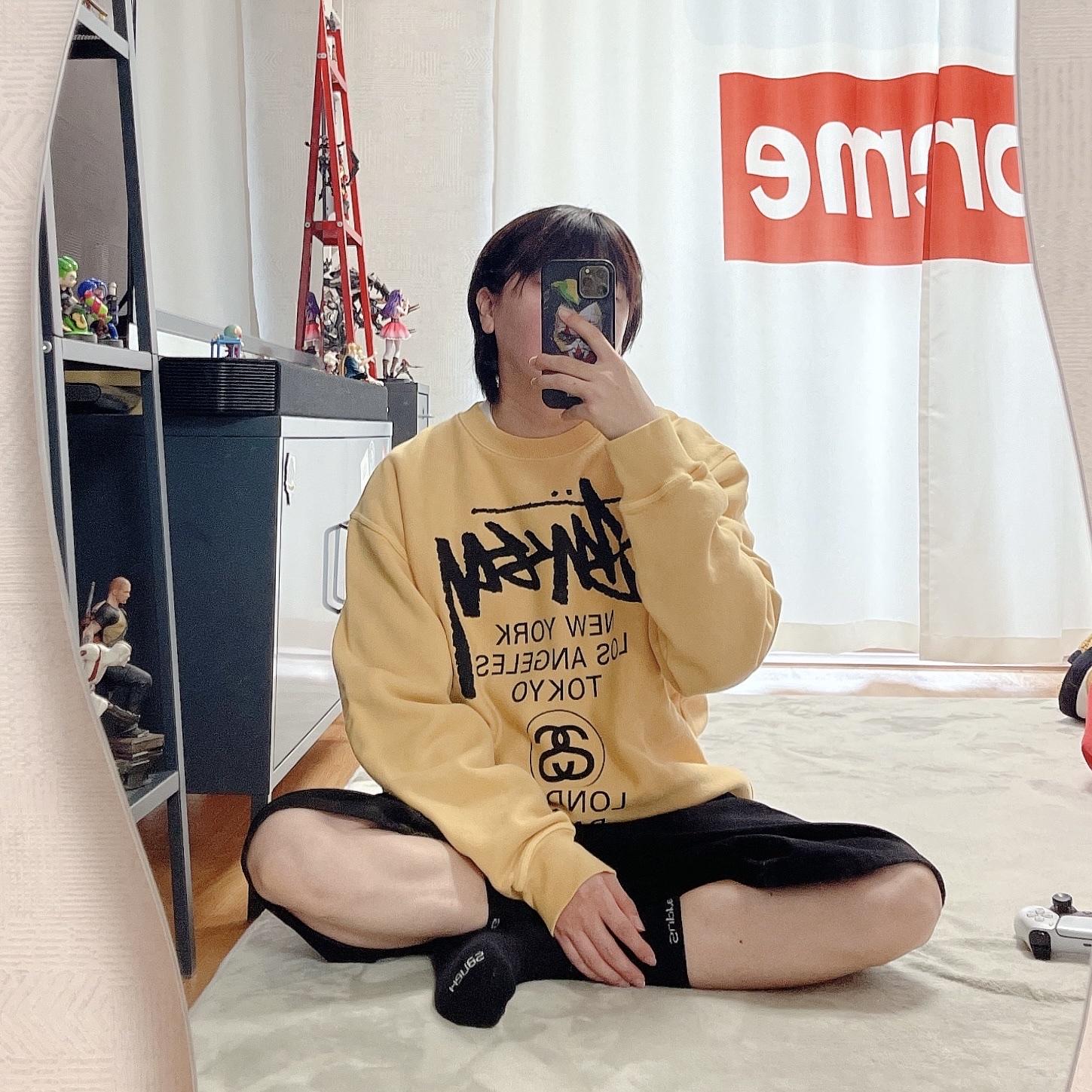 Stussy World Tour Crew Pigment Dyed Honey, Supreme Baggy Denim Short Black - 24SS 착용 스타일 - 1