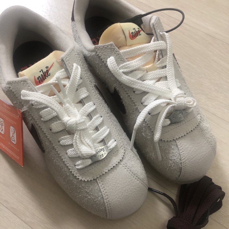 (W) Nike Cortez 23 Orewood Brown and Earth 착용 스타일