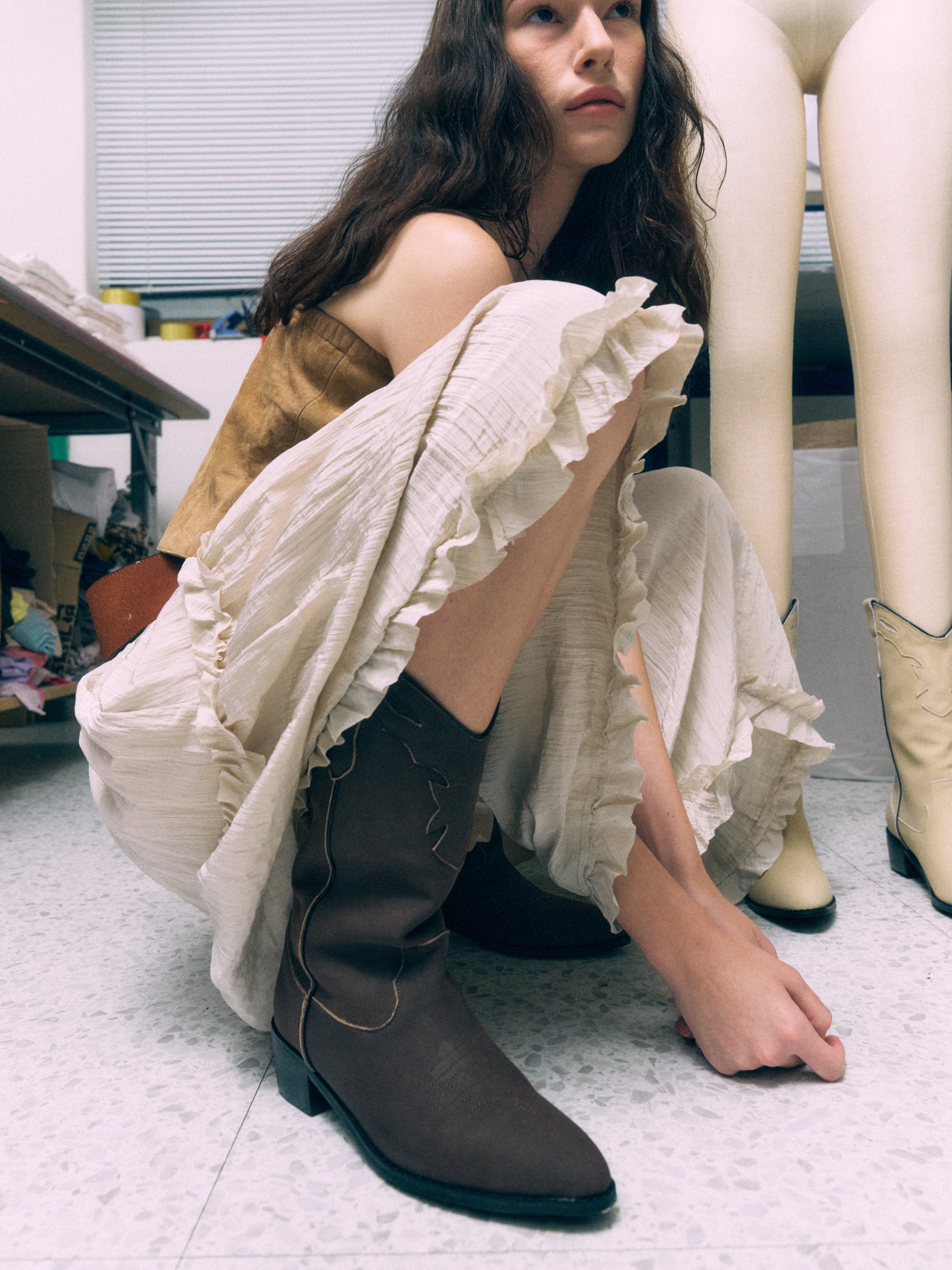Moodnight Knox Western Boots Dark Brown Nubuck 착용 스타일 - 1