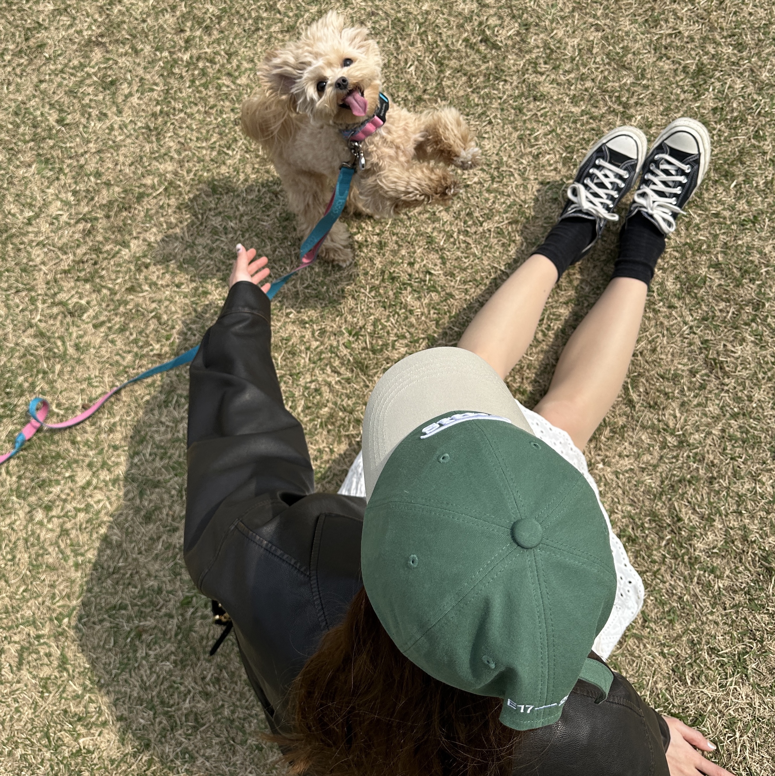 Emis New Logo Mix Ball Cap Beige Green, Fendi Mini Mon Tresor with Fendi Logo Brown 착용 스타일 - 2
