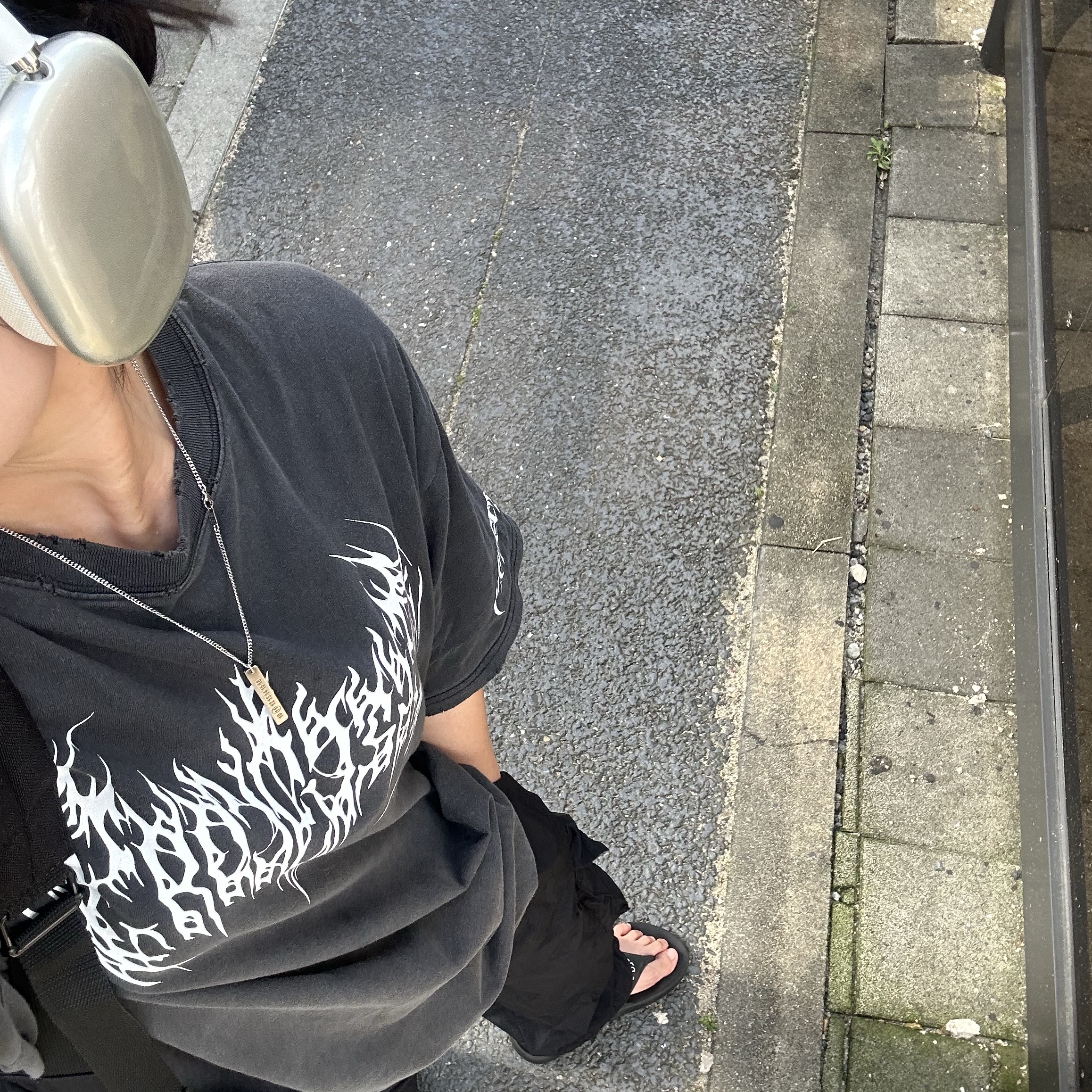 Apple AirPods Max Lightning Silver (Korean Ver.), Project G/R Metalic Logo Short Sleeve T-Shirts Black 착용 스타일 - 1