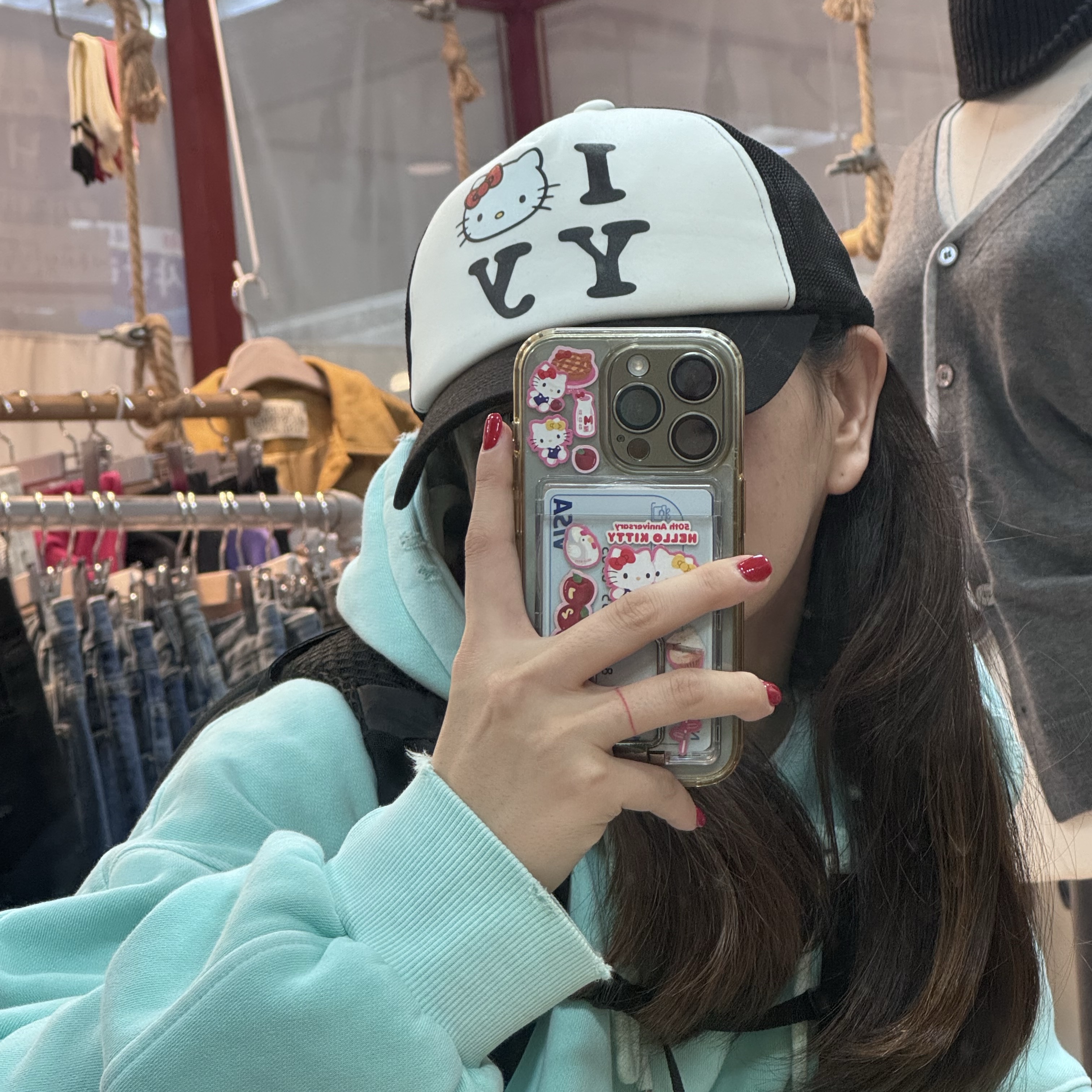 Open Yy x Hello Kitty Trucker Cap Black 착용 스타일