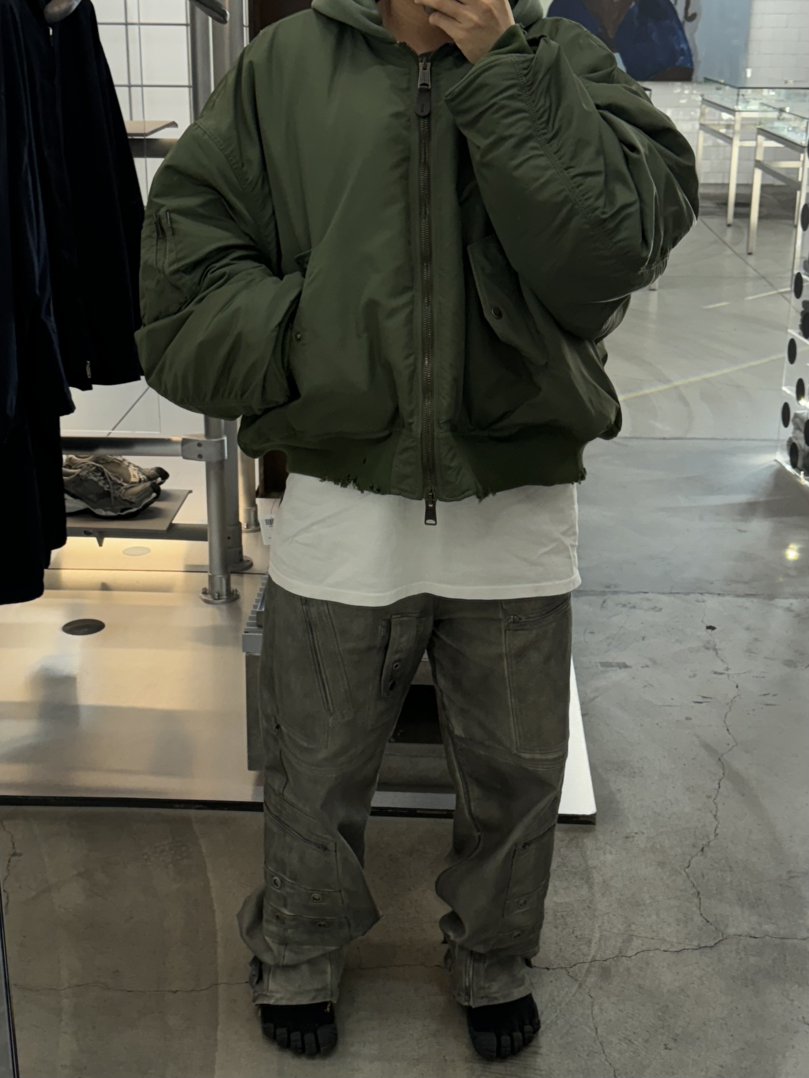 Balenciaga Bomber Dark Green, Project G/R Flight Denim Pants Dust Grey 착용 스타일 - 1