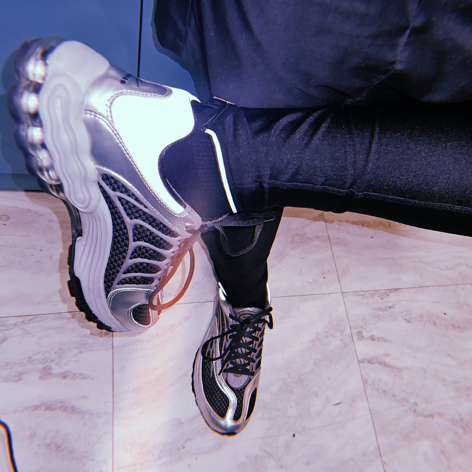 Nike Air Tuned Max Black Smoke Grey 착용 스타일 - 1