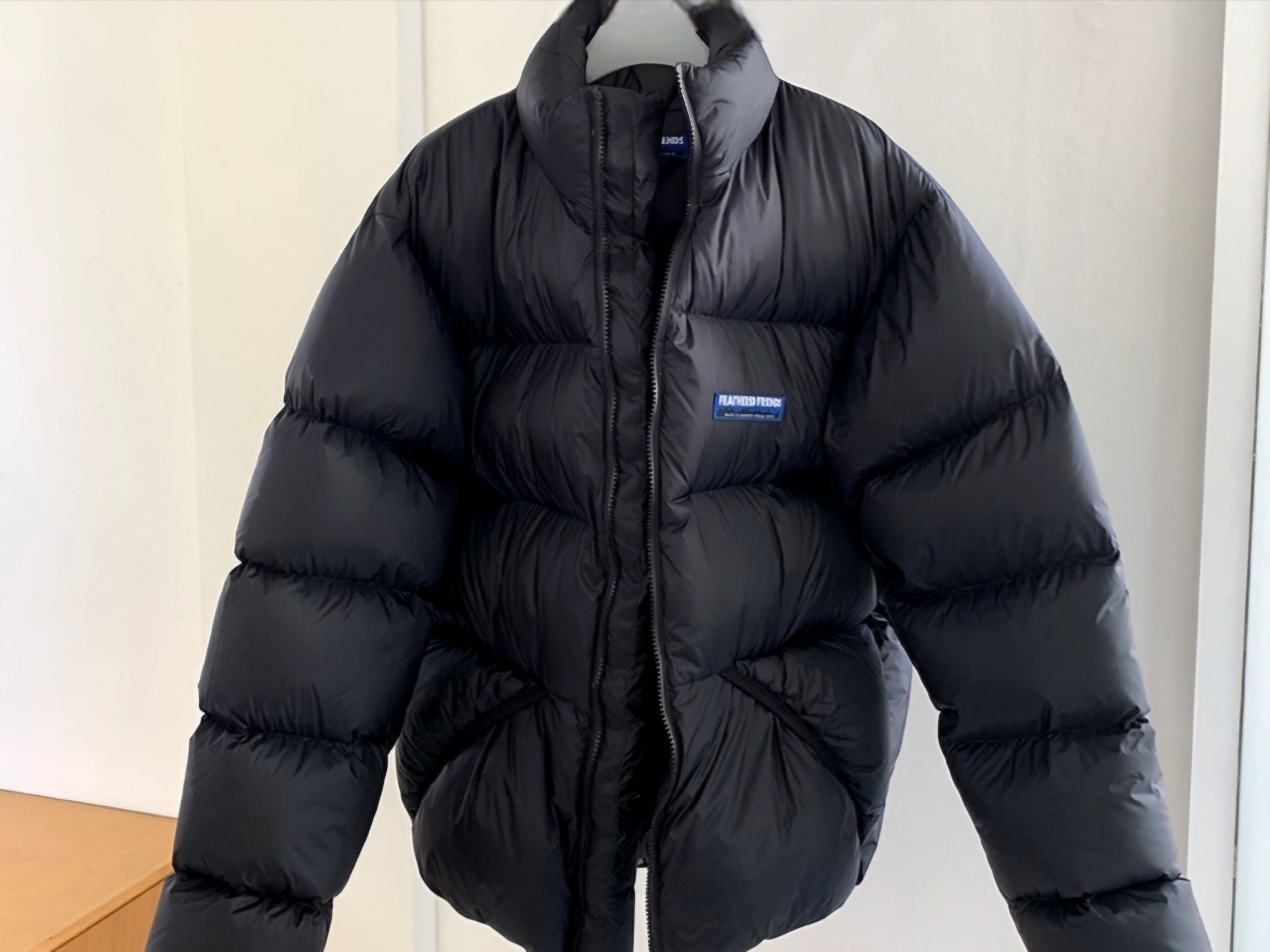 Feathered Friends Helios Down Jacket Black, Feathered Friends Helios Hooded Down Jacket Black 착용 스타일