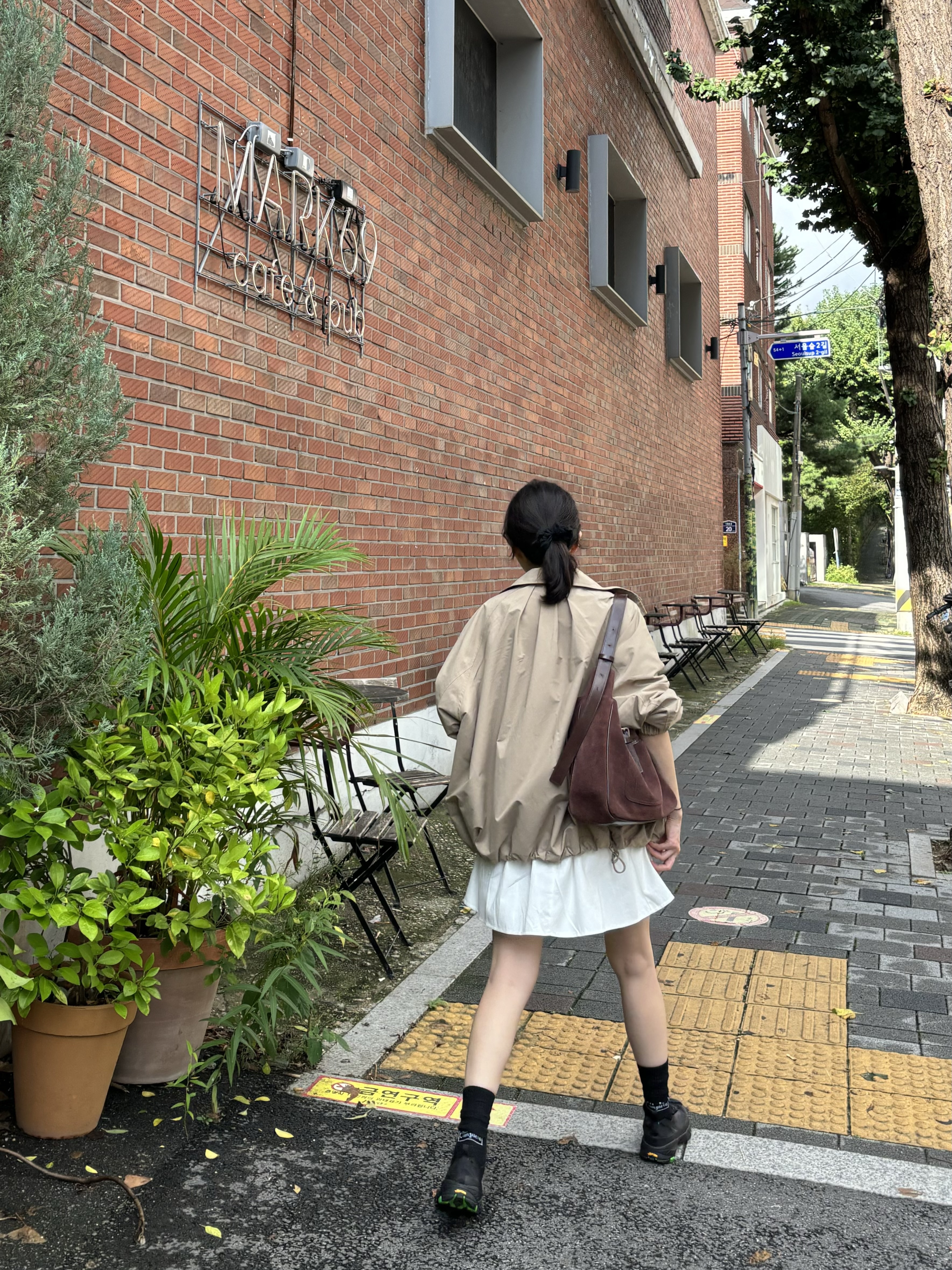 Siyazu SIOT4110 High Neck Windbreaker Beige 착용 스타일 - 2