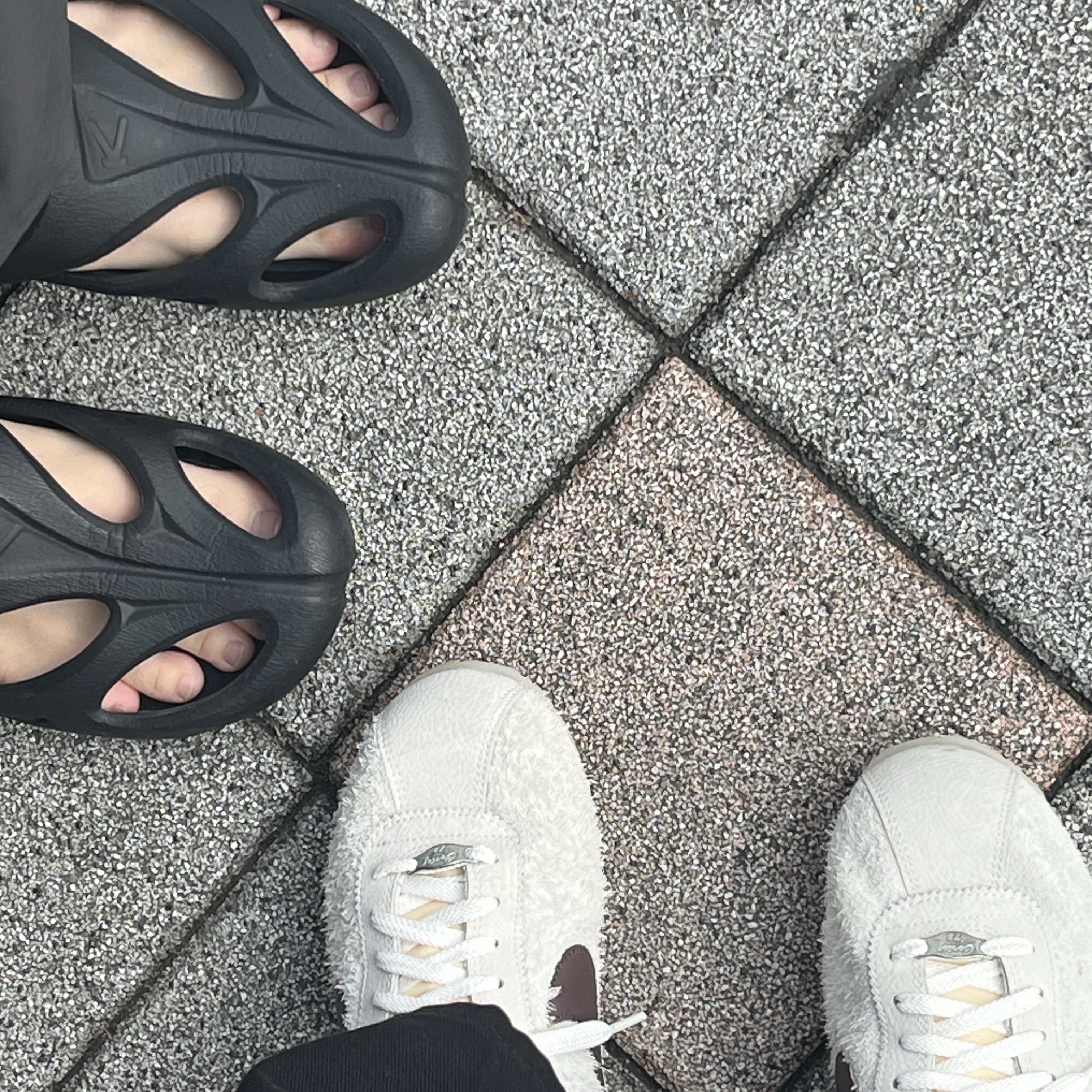 (W) Nike Cortez 23 Orewood Brown and Earth, Keen Shanti Black Dawn Blue 착용 스타일 - 2
