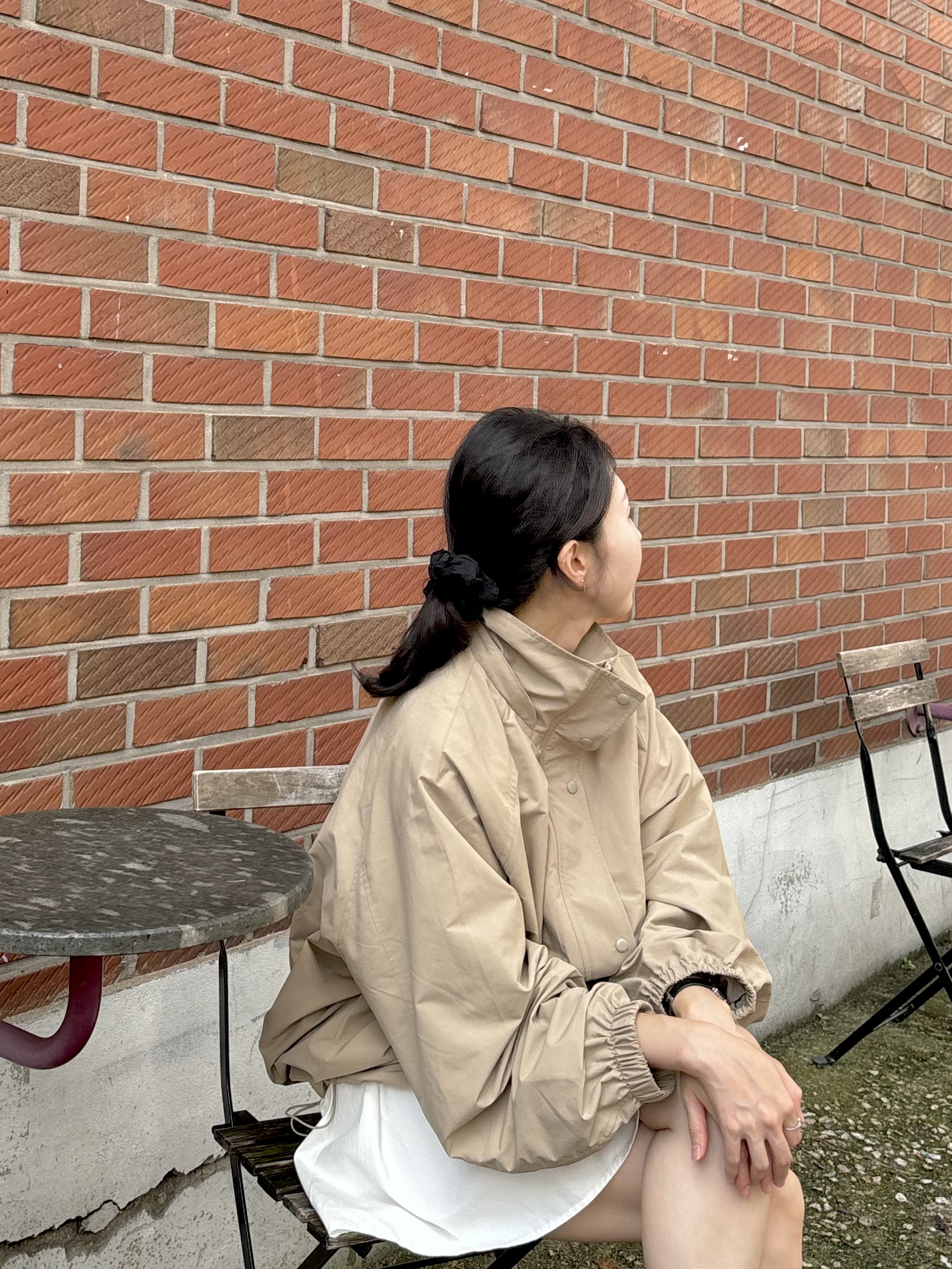 Siyazu SIOT4110 High Neck Windbreaker Beige 착용 스타일 - 4