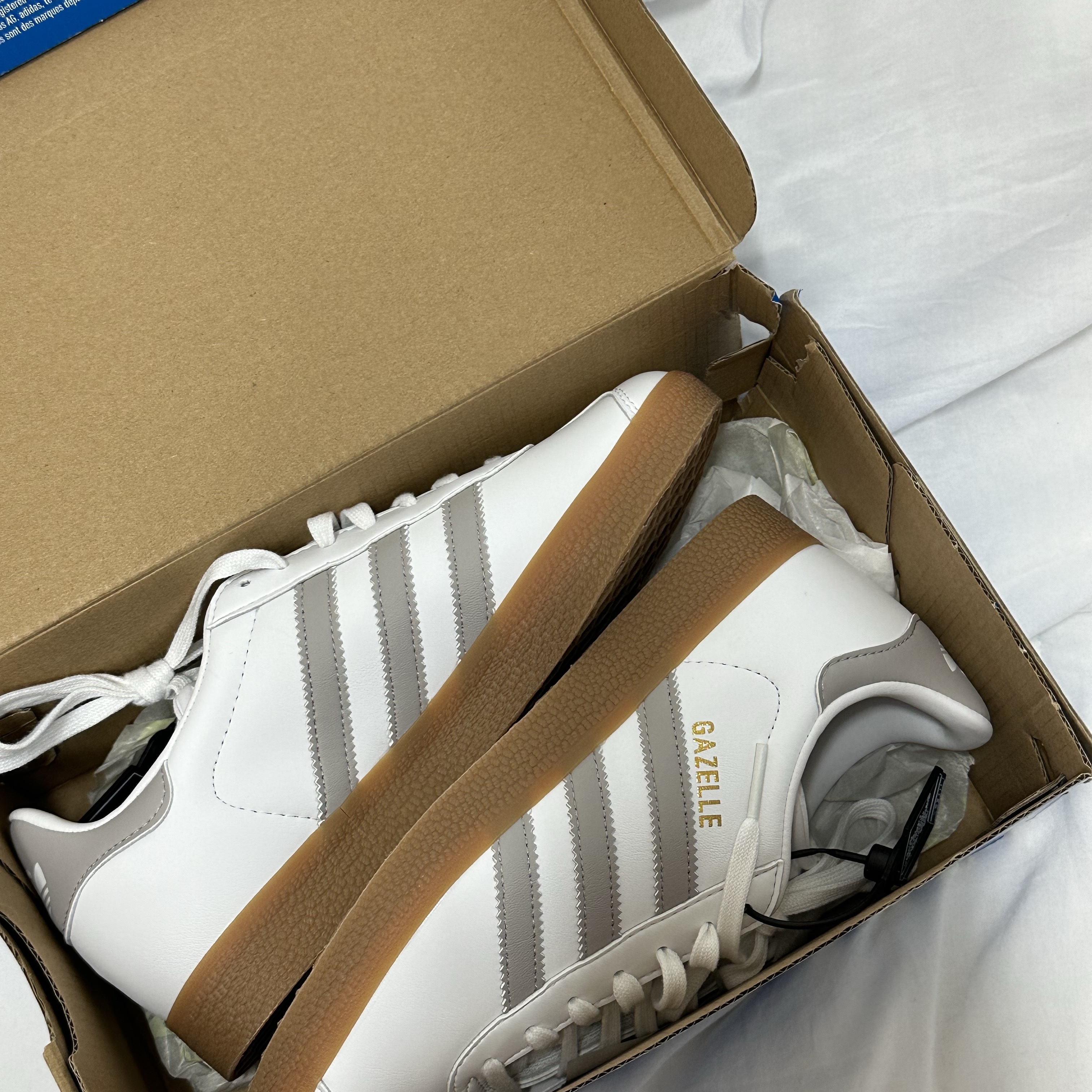 Adidas Gazelle White Grey 착용 스타일